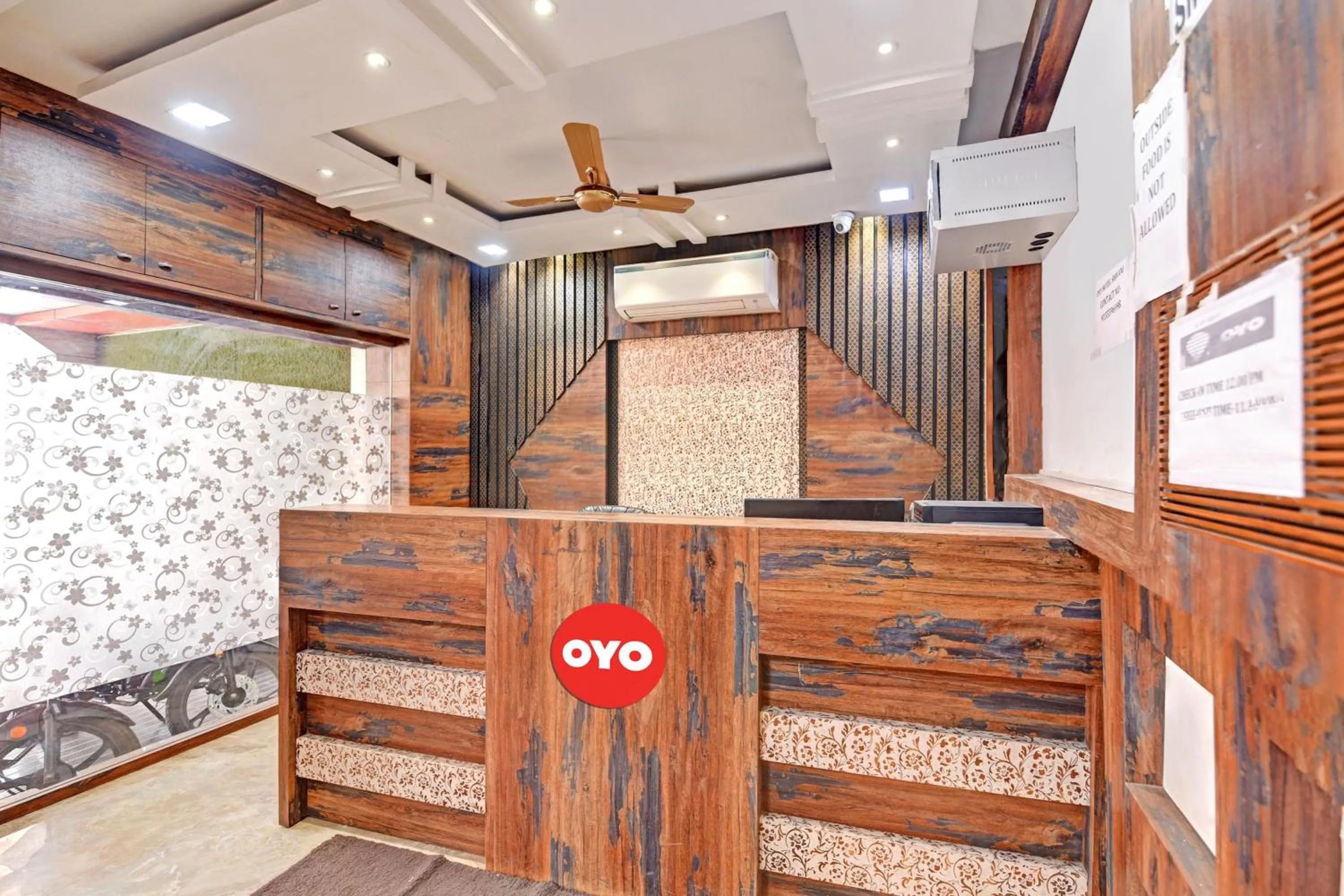 Lobby or reception in Super Hotel O OXY SHIVANI RESIDENCY