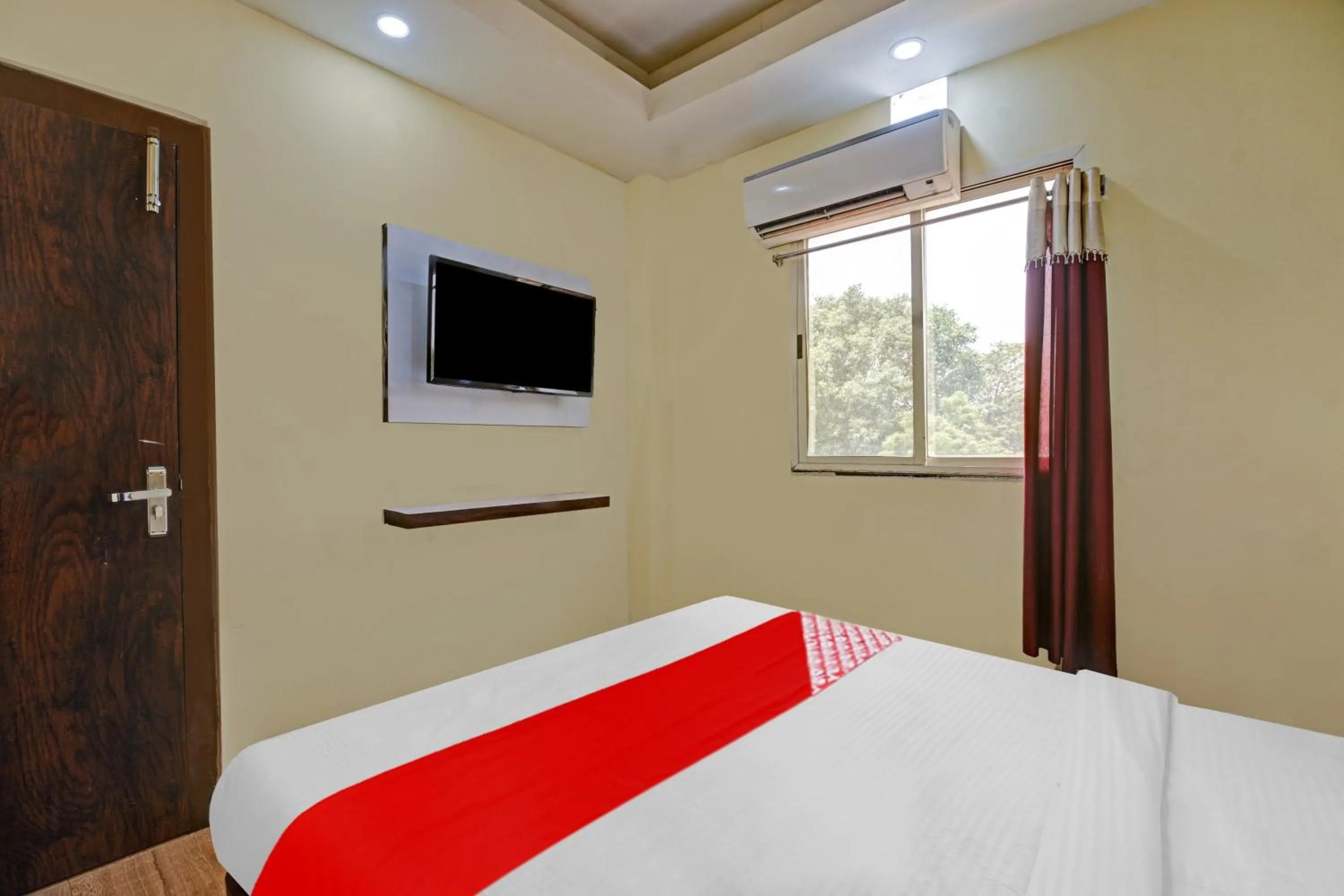 Bedroom, Bed in Super Hotel O OXY SHIVANI RESIDENCY