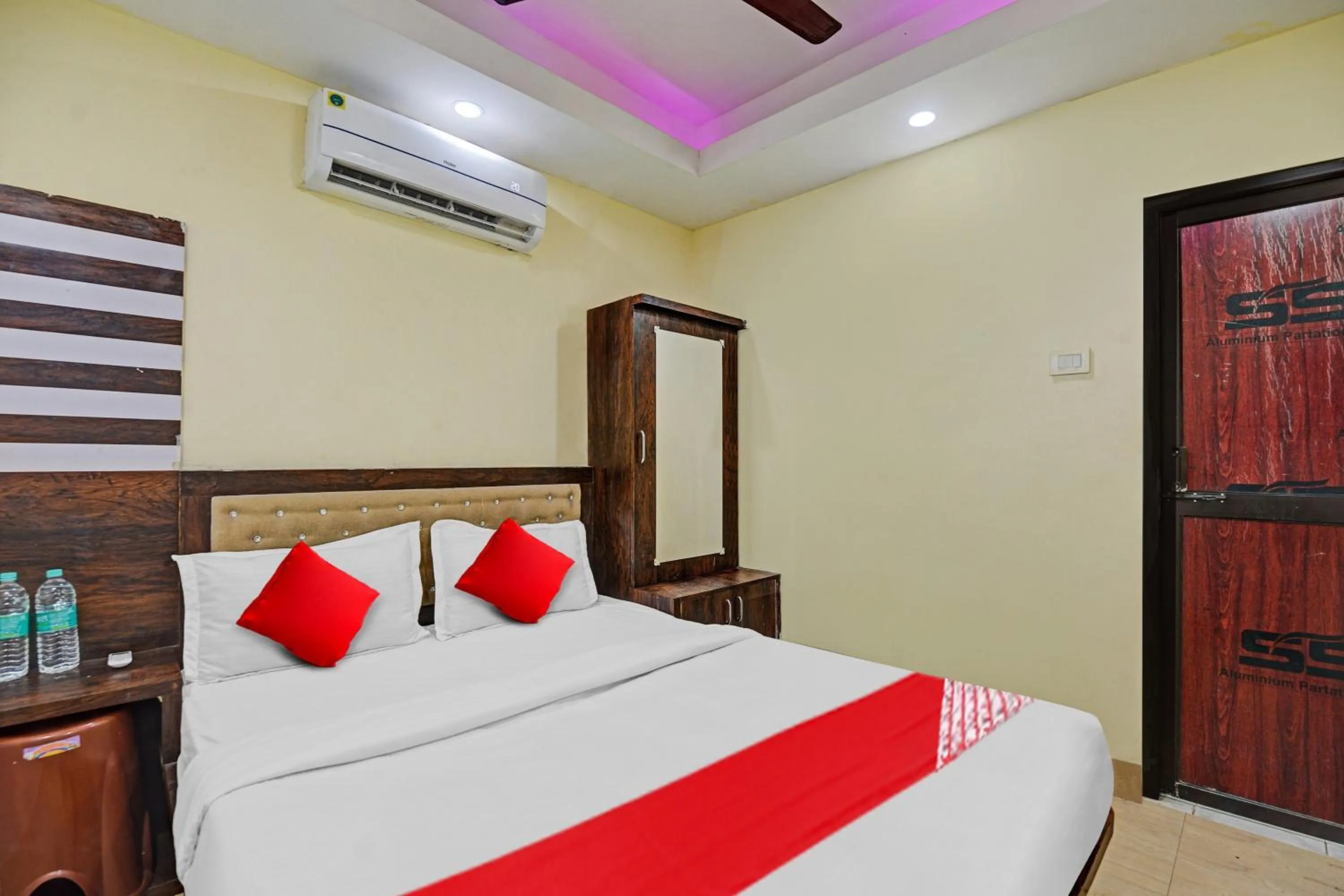 Bedroom, Bed in Super Hotel O OXY SHIVANI RESIDENCY