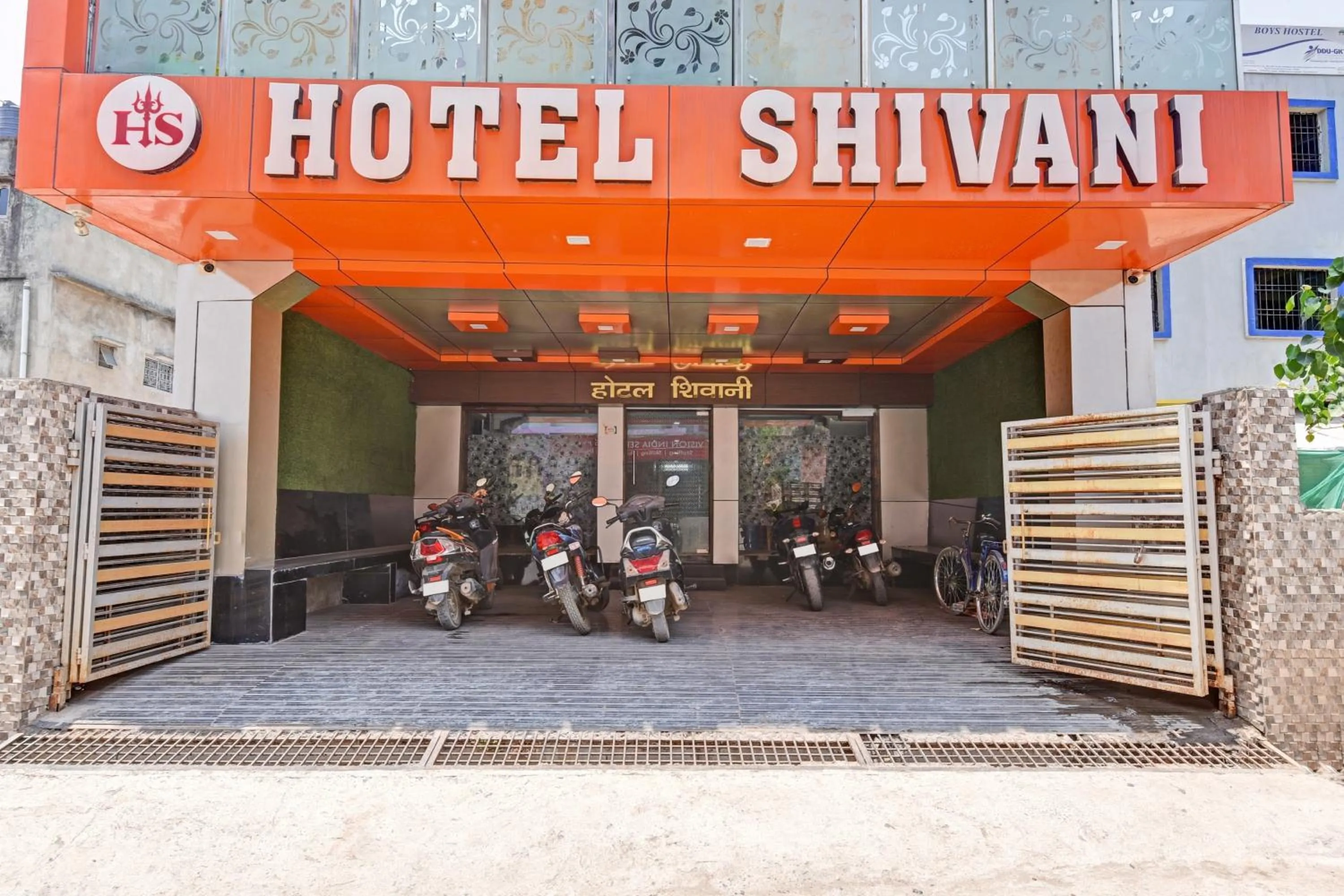 Facade/entrance in Super Hotel O OXY SHIVANI RESIDENCY