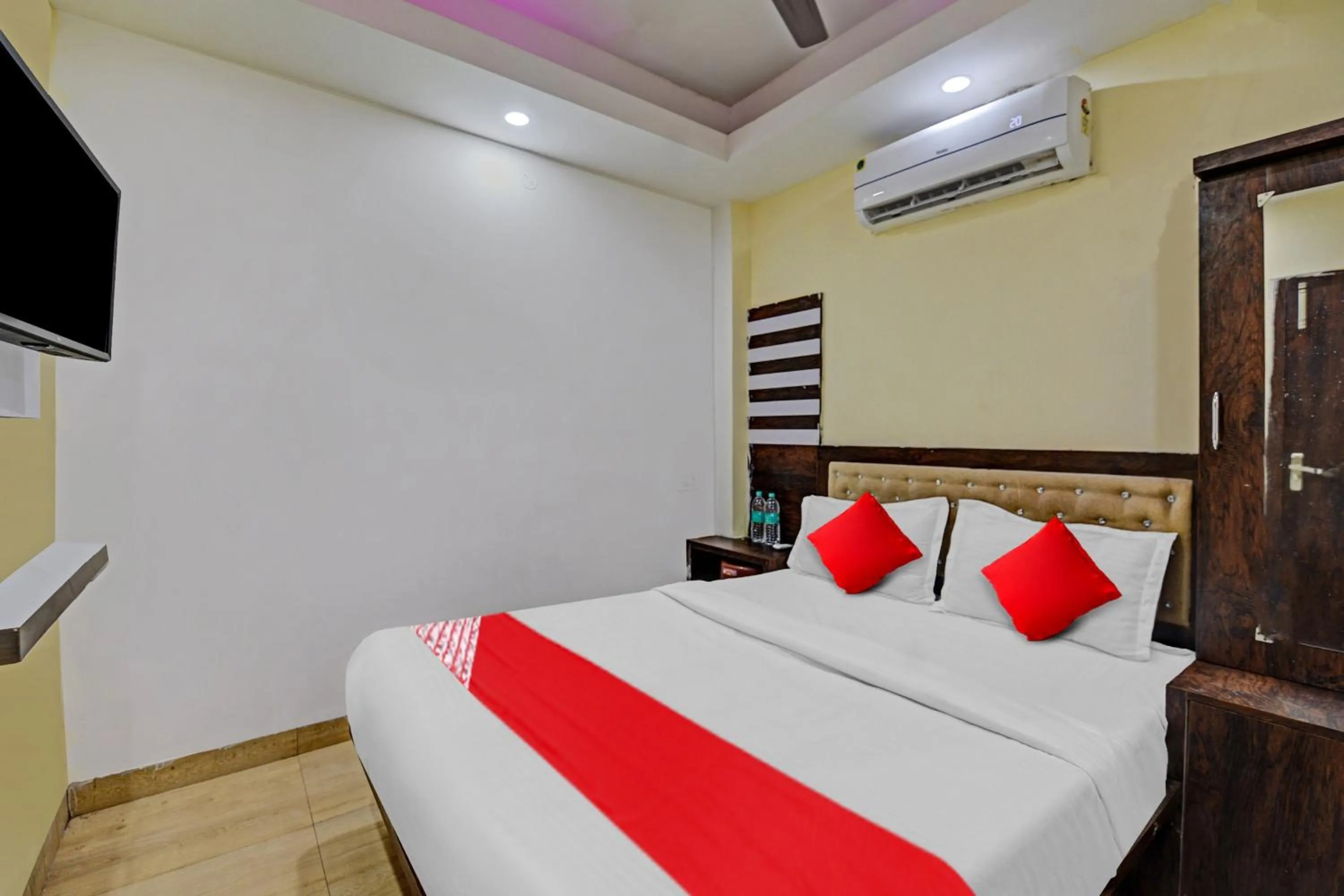 Bedroom, Bed in Super Hotel O OXY SHIVANI RESIDENCY