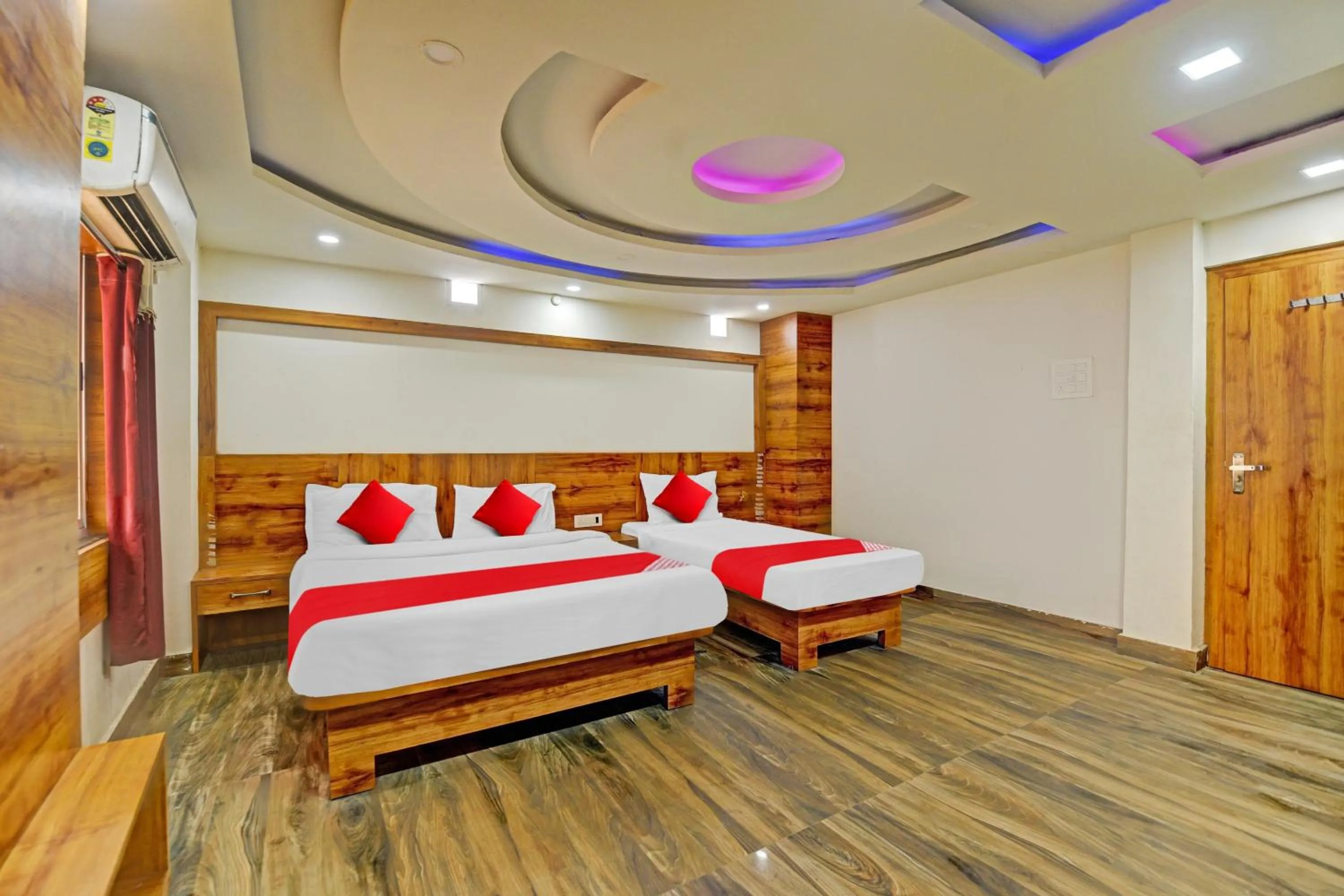 Lobby or reception, Bed in Super Hotel O OXY SHIVANI RESIDENCY