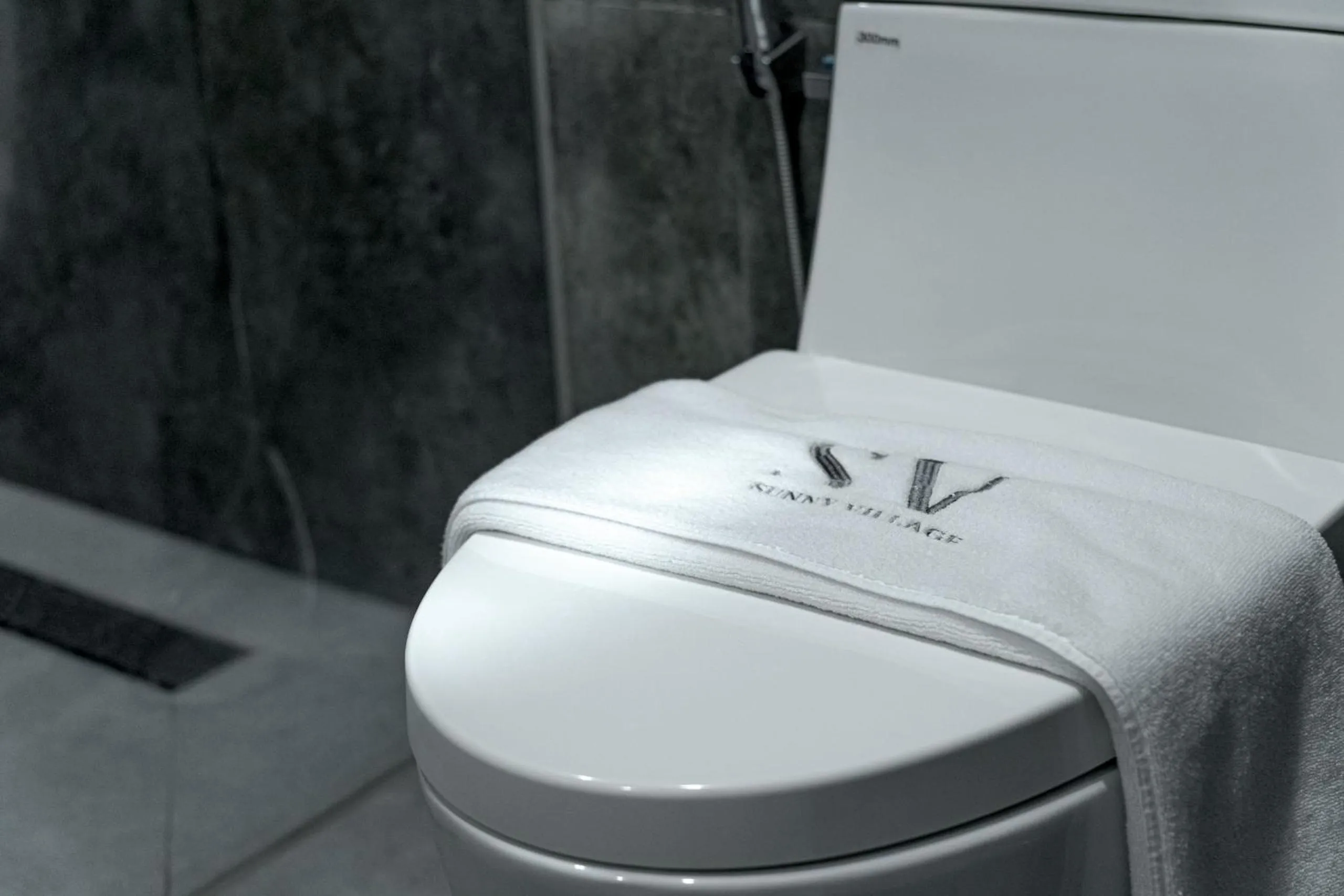 Shower, Bed in Sunny Village Batu Bolong