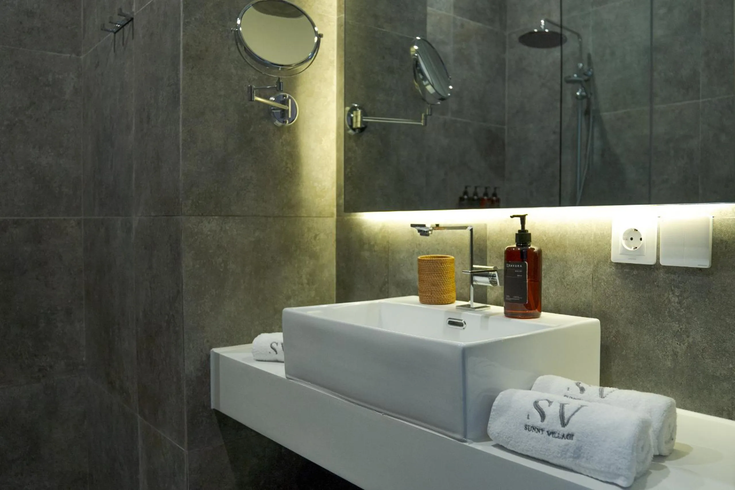 Shower in Sunny Village Batu Bolong