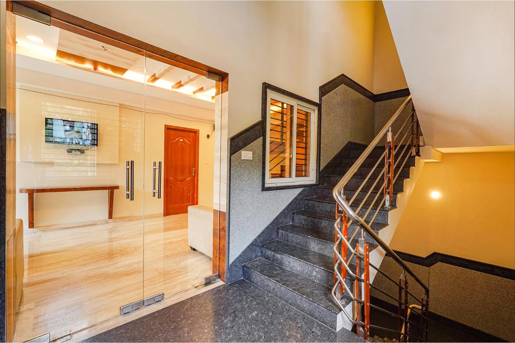 Lobby or reception, Bed in FabHotel Shakthi Suites - Nr Jayadeva Hospital