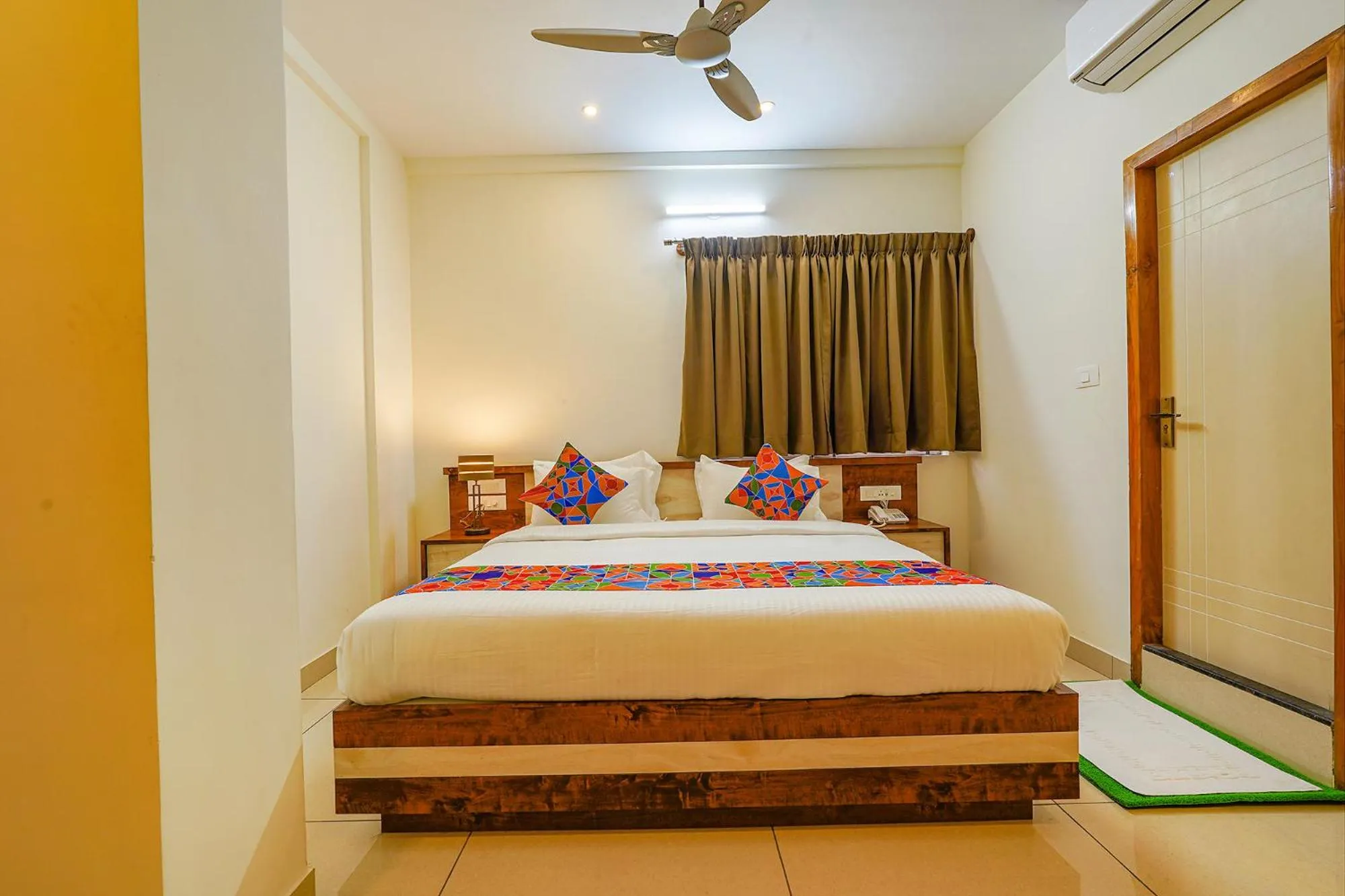 Bed in FabHotel Shakthi Suites - Nr Jayadeva Hospital