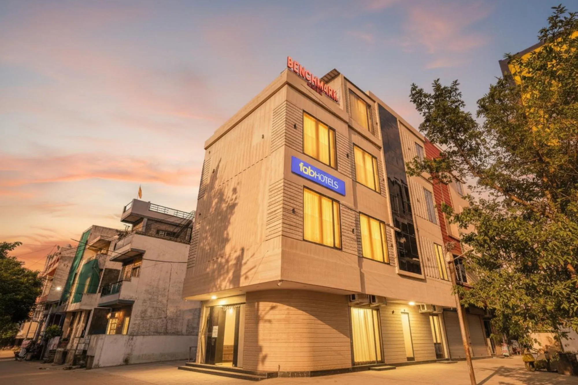 Property building in FabHotel Benchmark