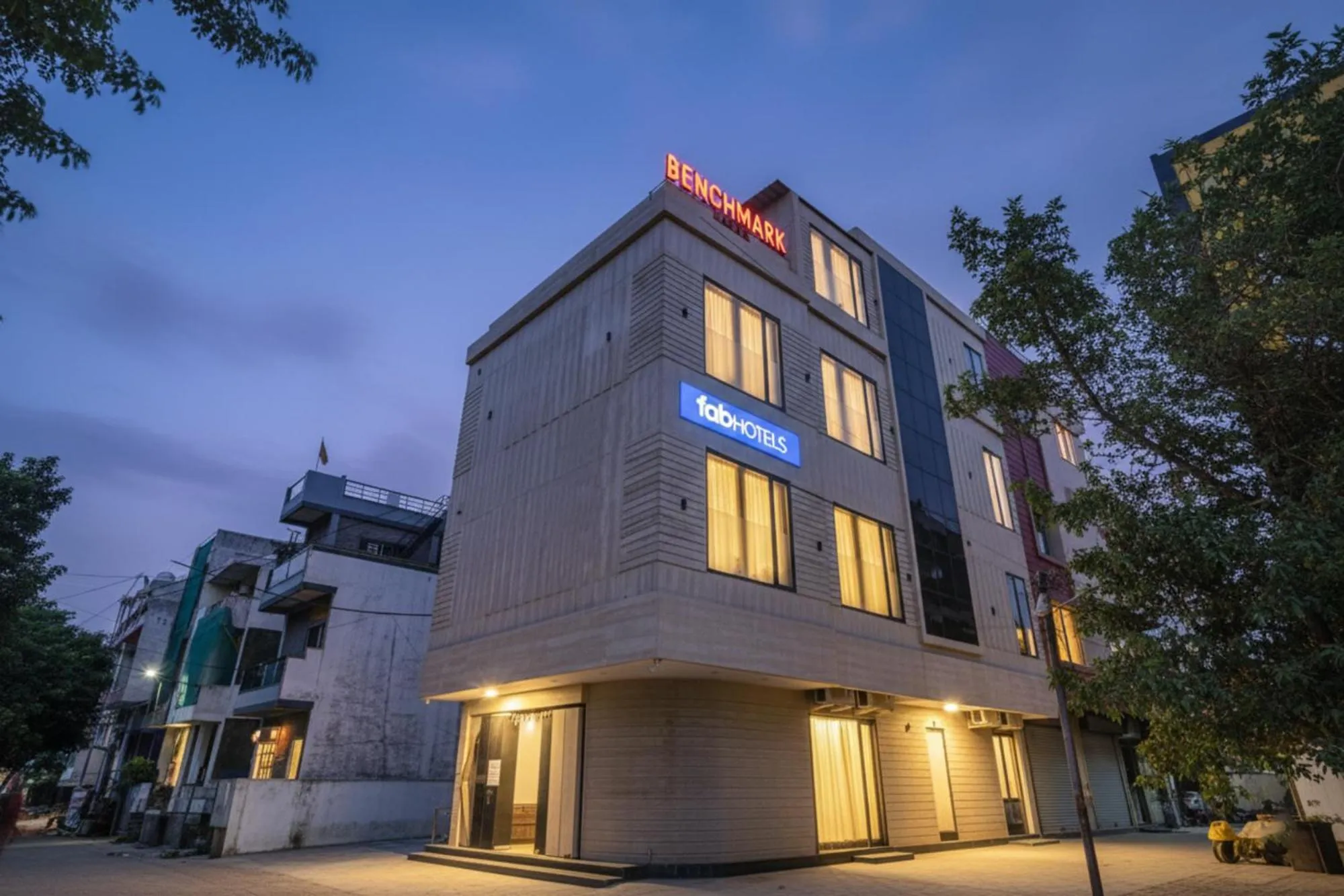 Property building in FabHotel Benchmark