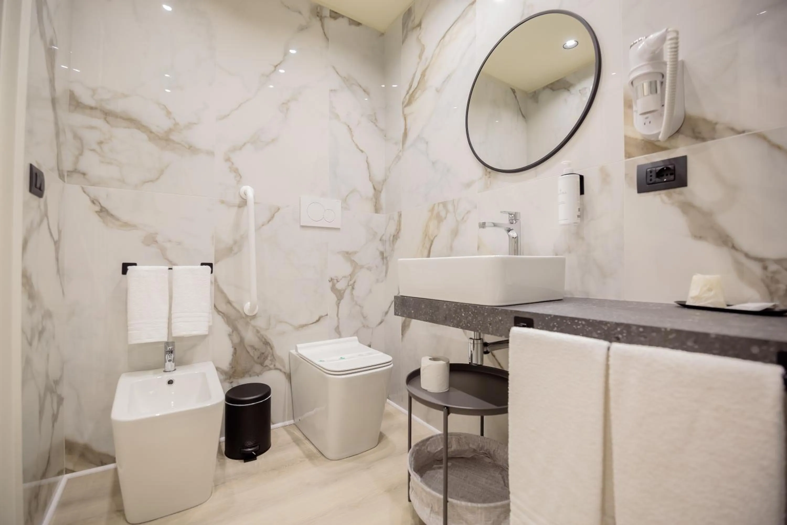 Shower in MAZZINI PALACE