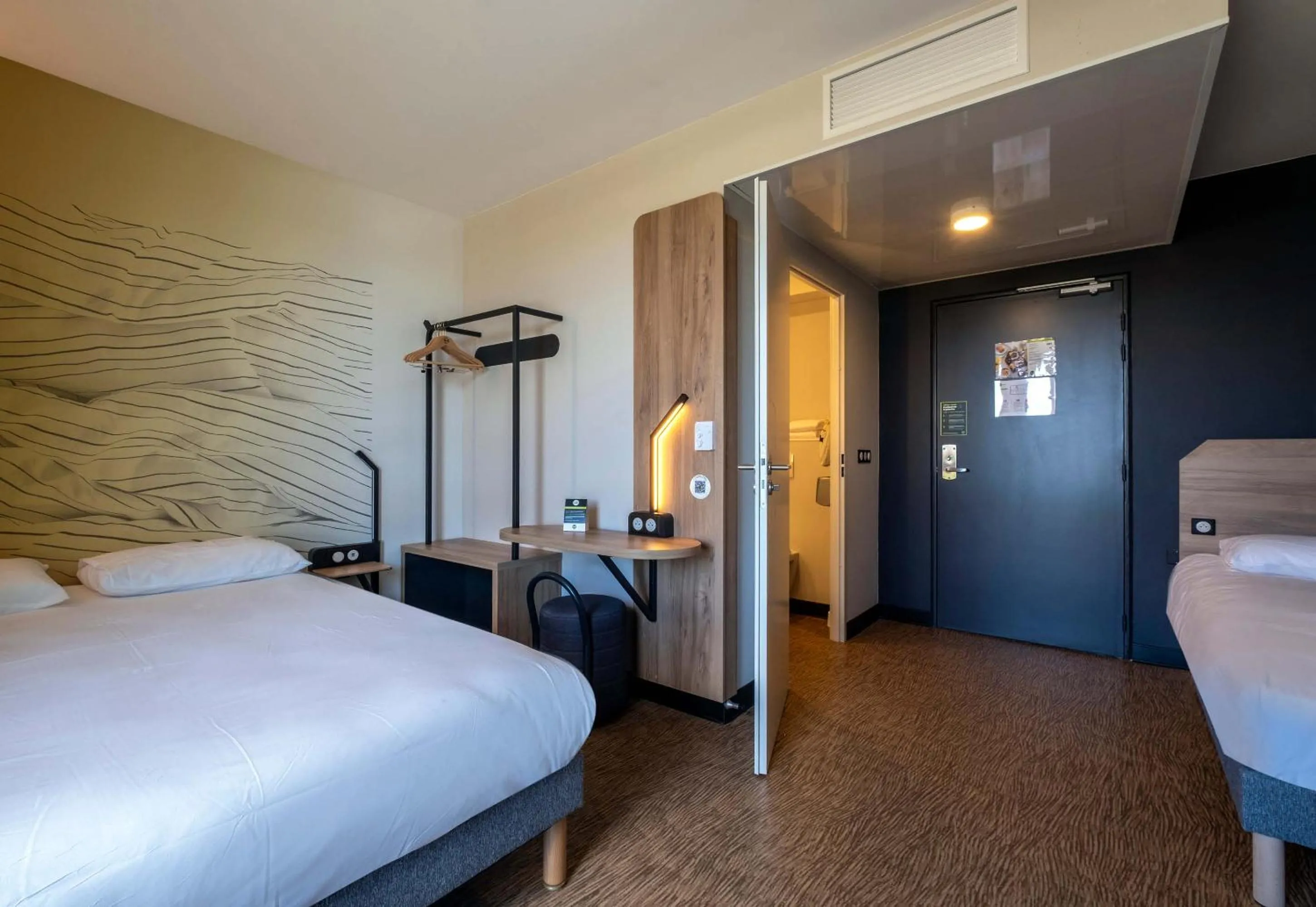 Bedroom, Bed in B&B HOTEL Saintes