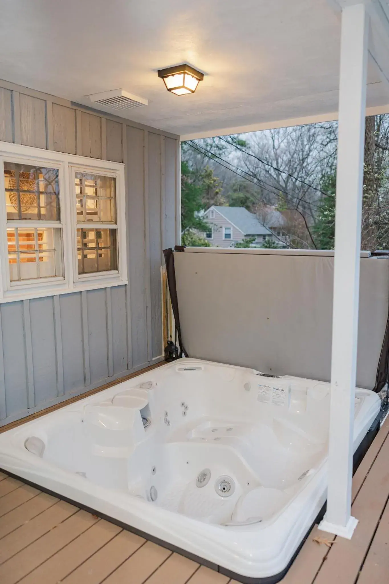 Three-Bedroom Villa in Cowry Acres - 11 Acre Enchanted Retreat, Hot Tub Three-Bedroom Villa in Cowry Acres - 11 Acre Enchanted Retreat, Hot Tub