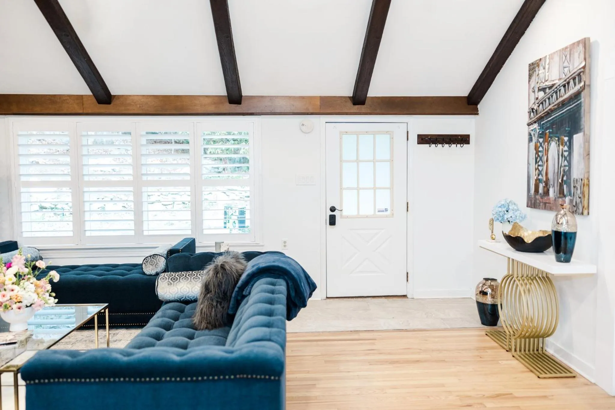 Living room in Cowry Acres - 11 Acre Enchanted Retreat, Hot Tub