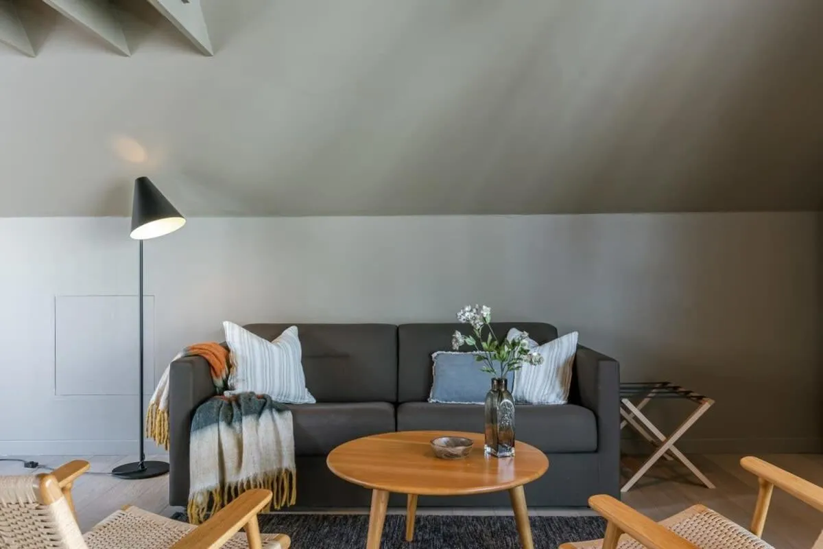 Huswell - Bonrepo Room 104