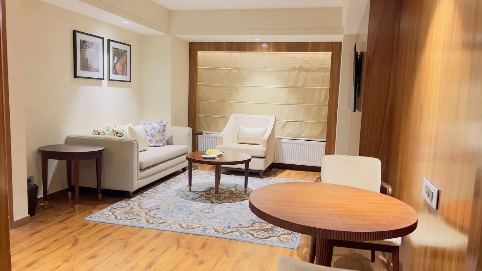 TV and multimedia in Radisson Hotel Sonamarg