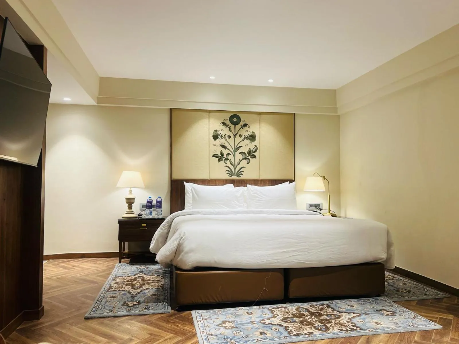 Bedroom, Bed in Radisson Hotel Sonamarg