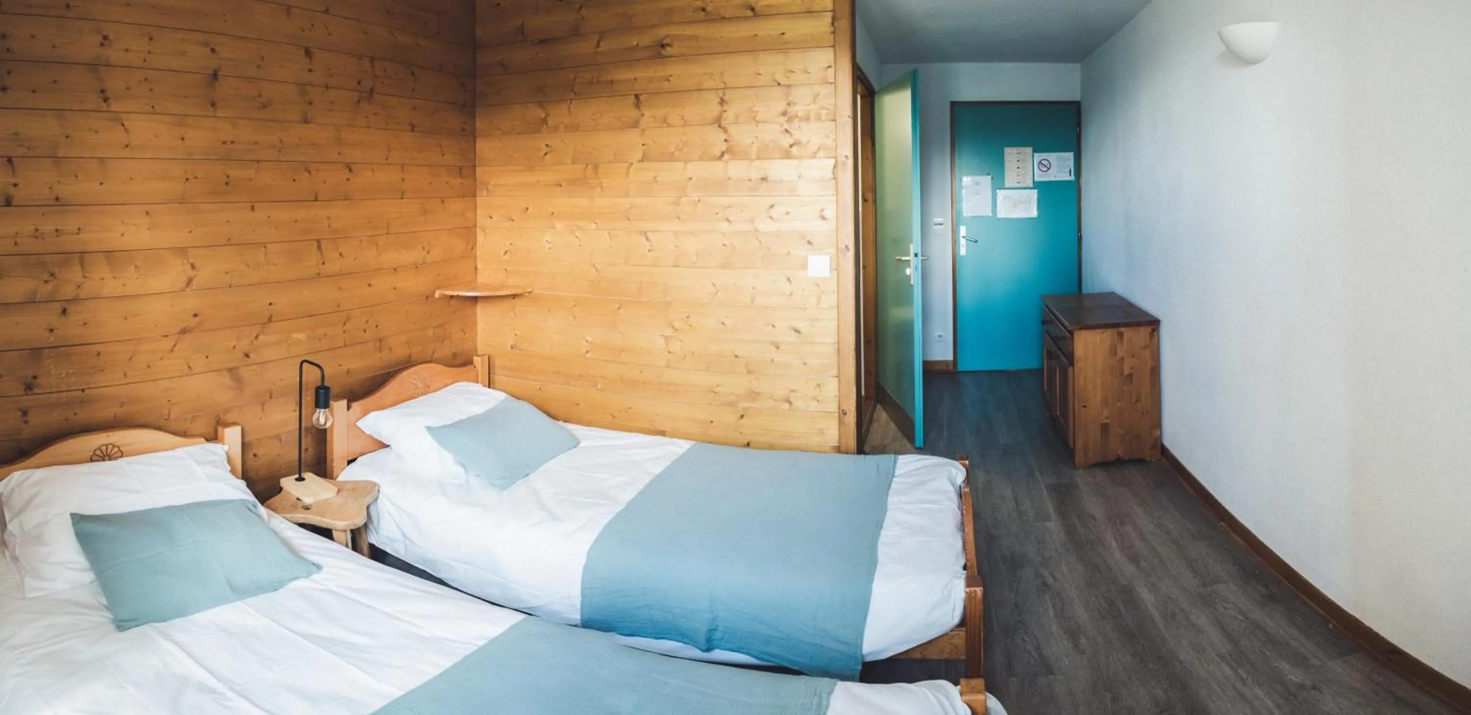 Bedroom, Bed in Auberge Le Valezan