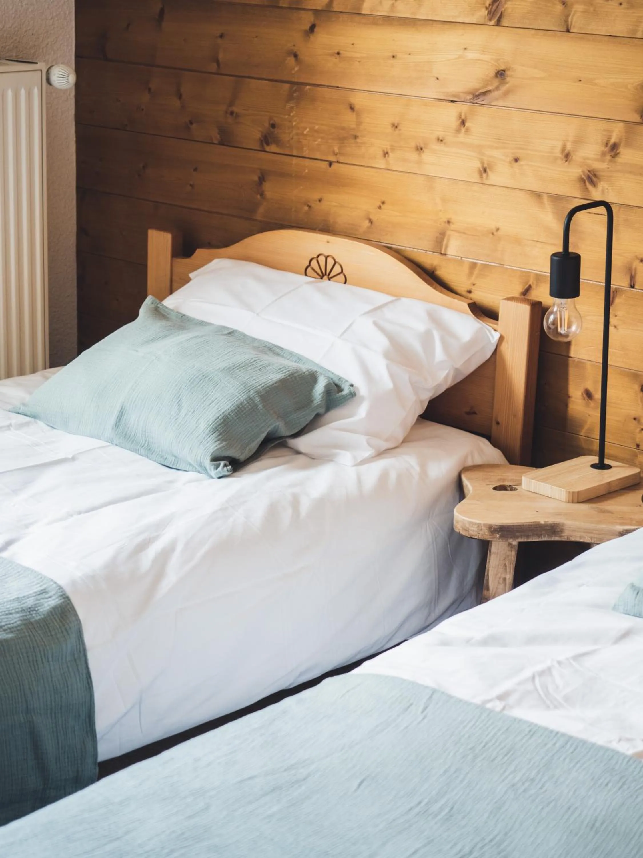 Bedroom, Bed in Auberge Le Valezan