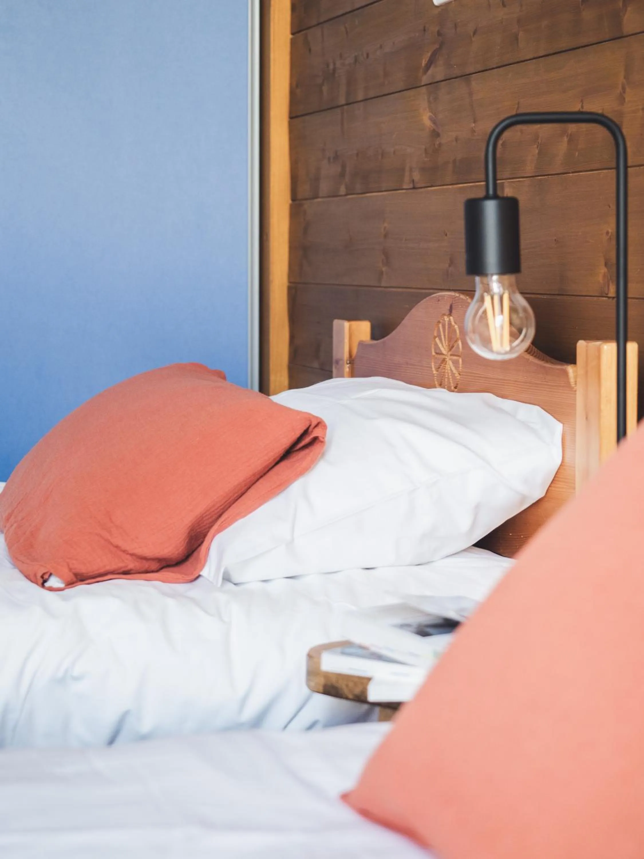 Bedroom, Bed in Auberge Le Valezan