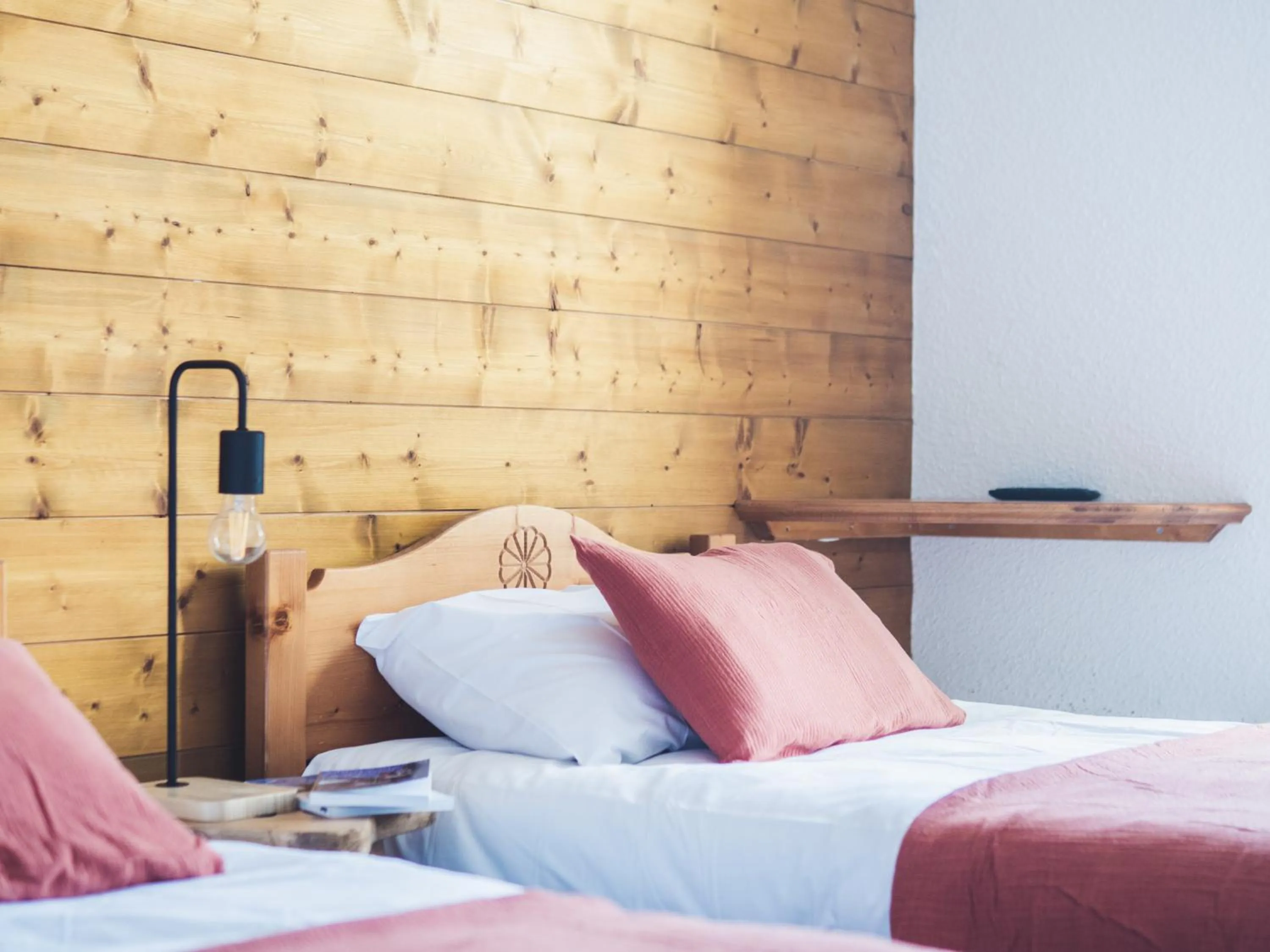 Bedroom, Bed in Auberge Le Valezan