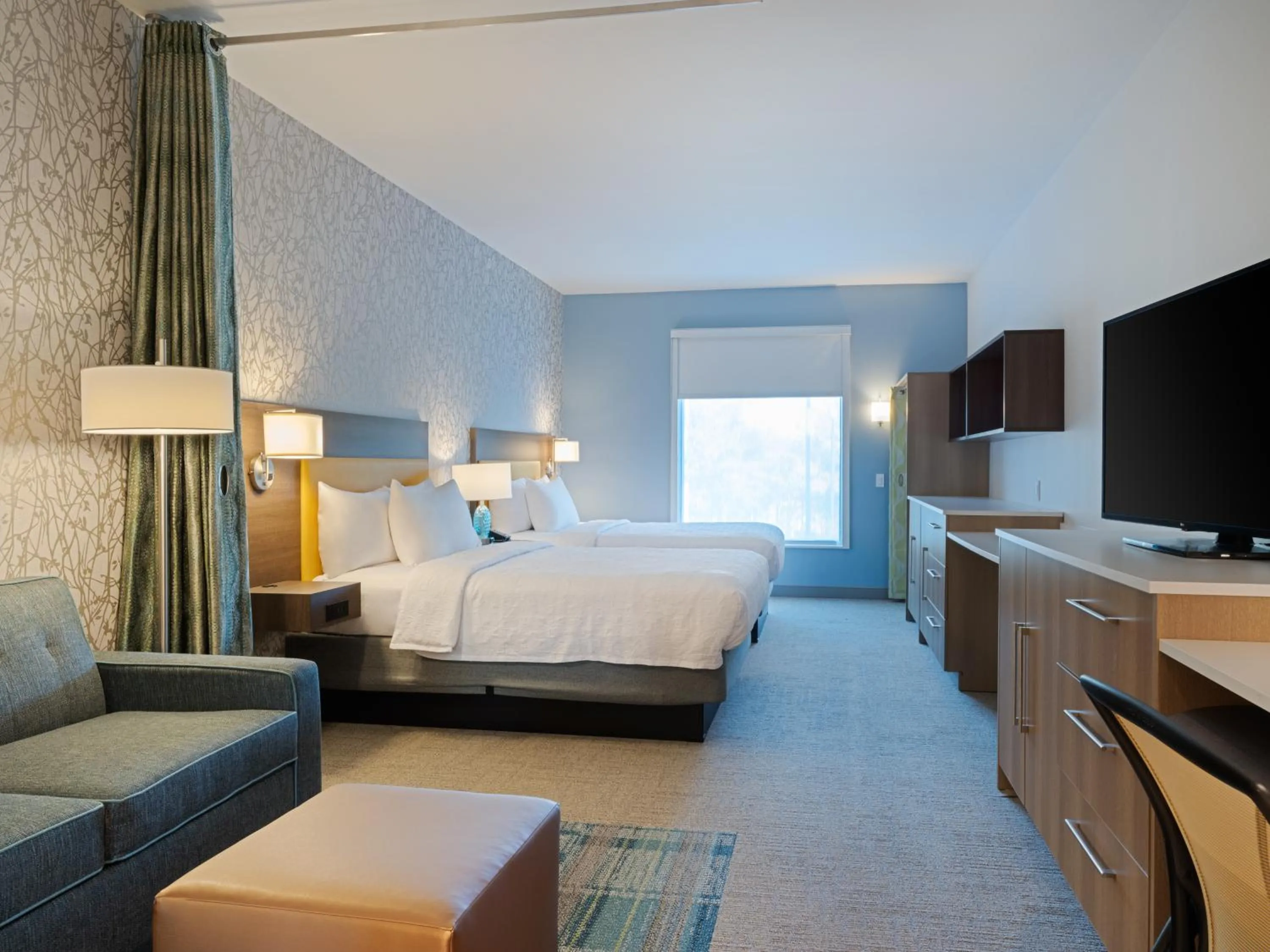 Bed in Home2 Suites By Hilton Atlanta Airport College Park