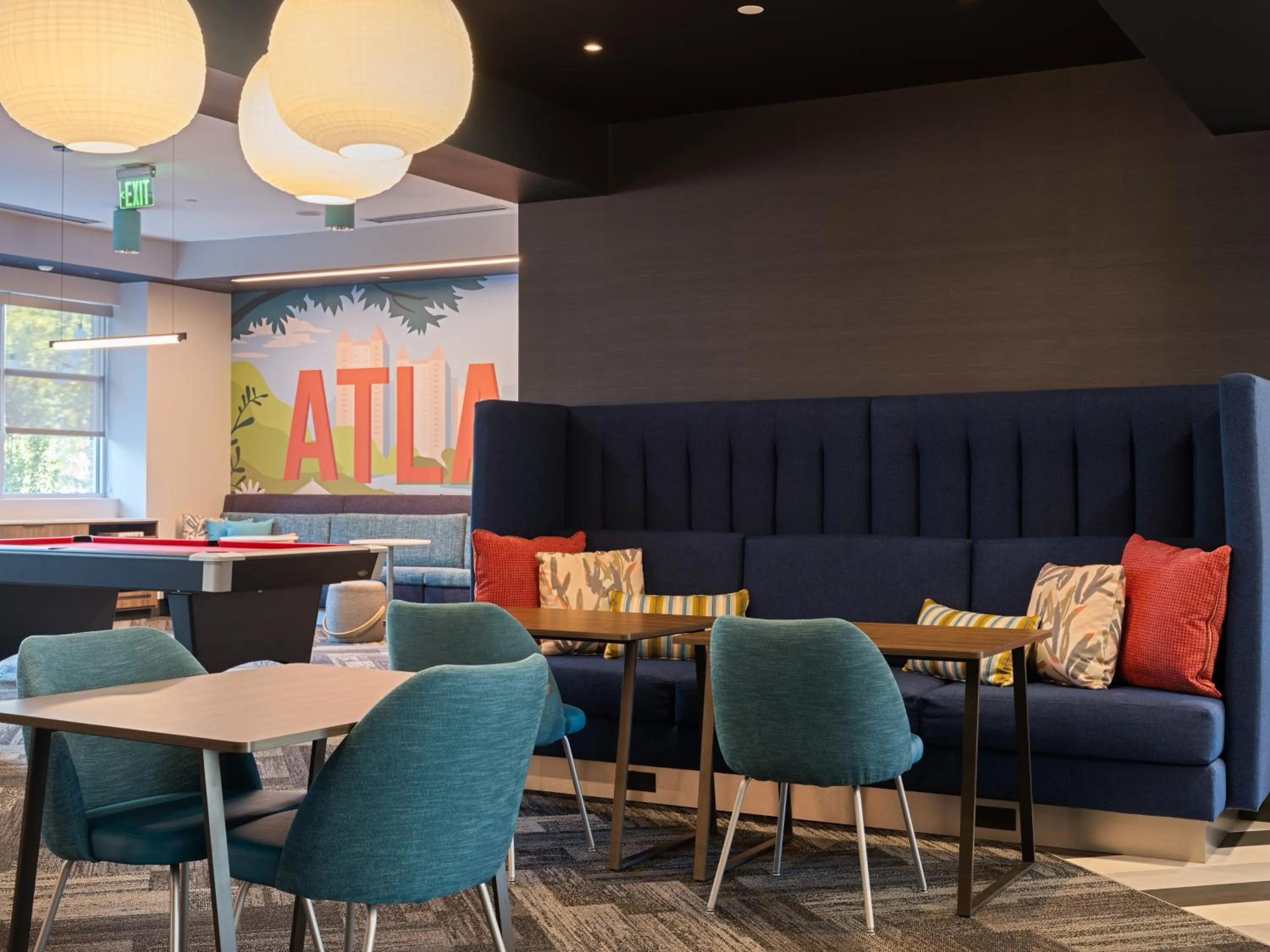 Seating area in Tru By Hilton Atlanta Airport College Park