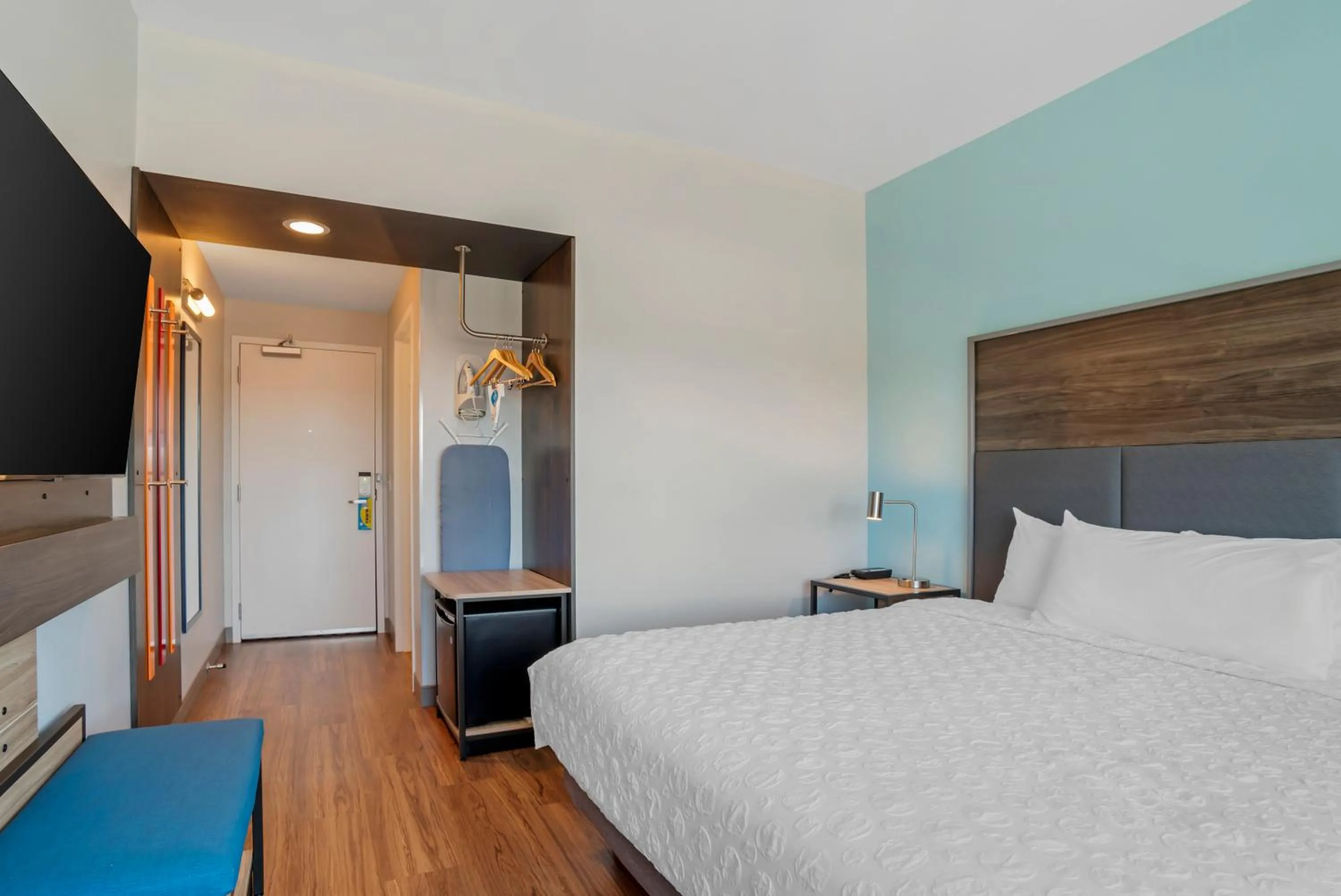 Bed in Tru By Hilton Gastonia