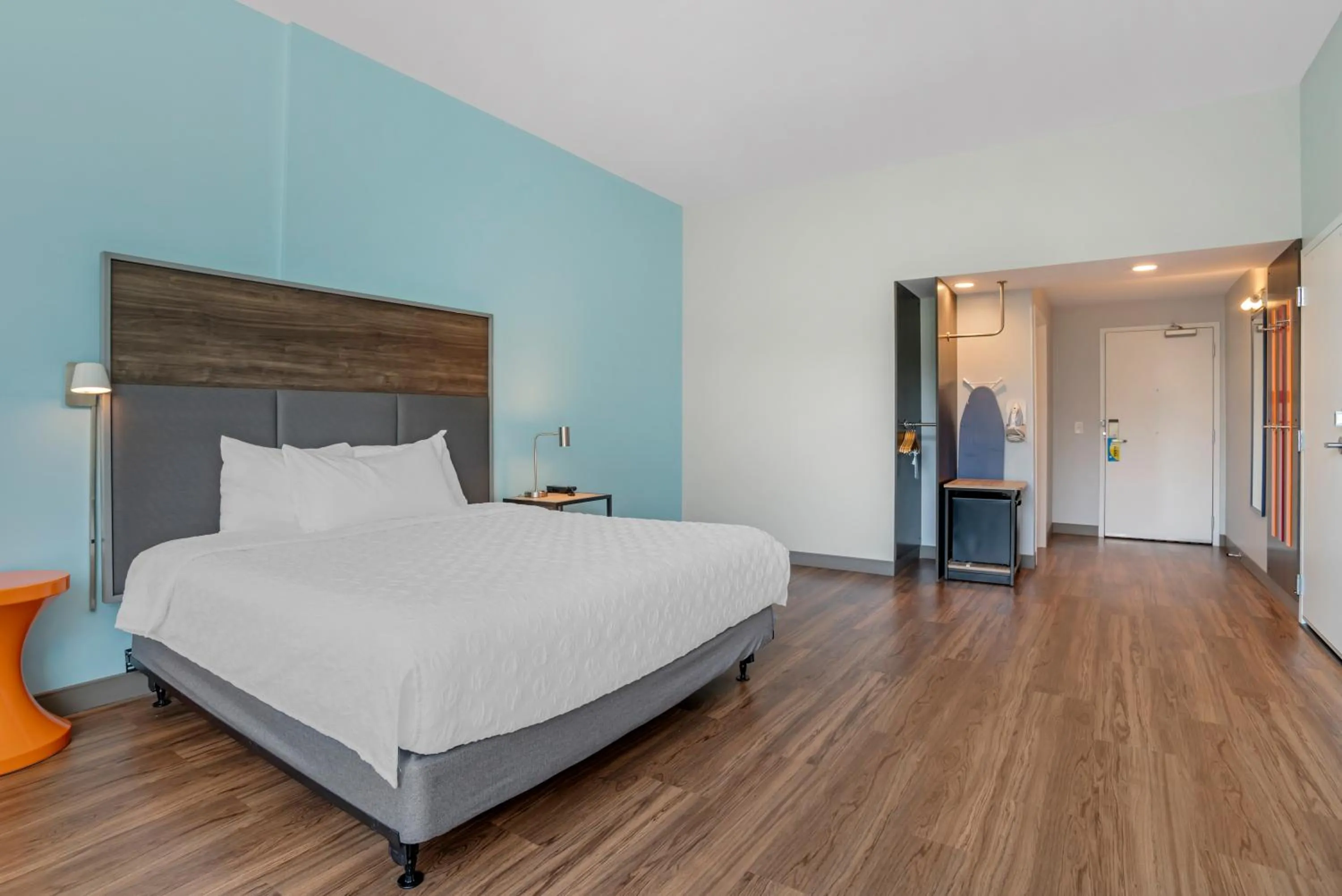 Bed in Tru By Hilton Gastonia