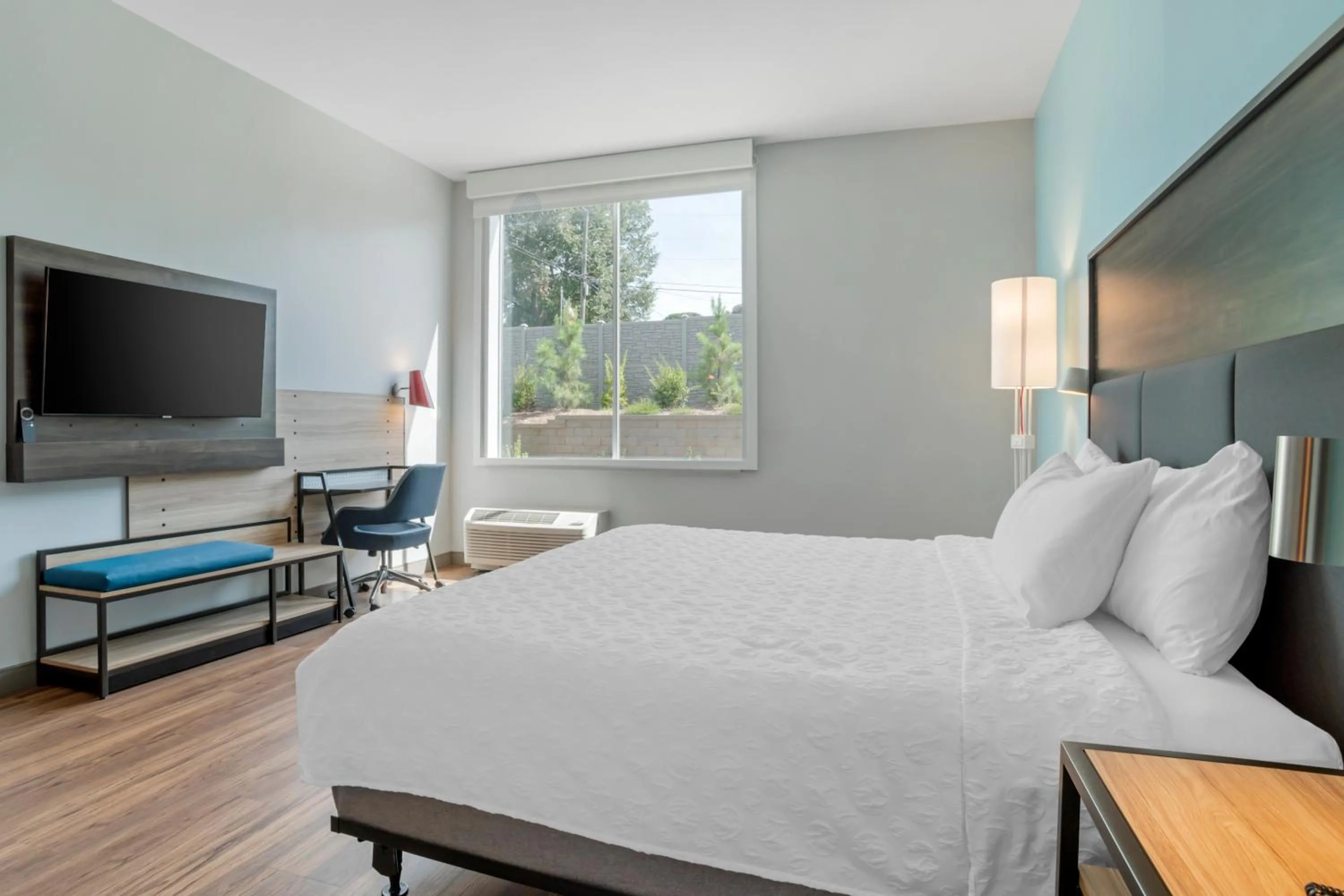 Bed in Tru By Hilton Gastonia