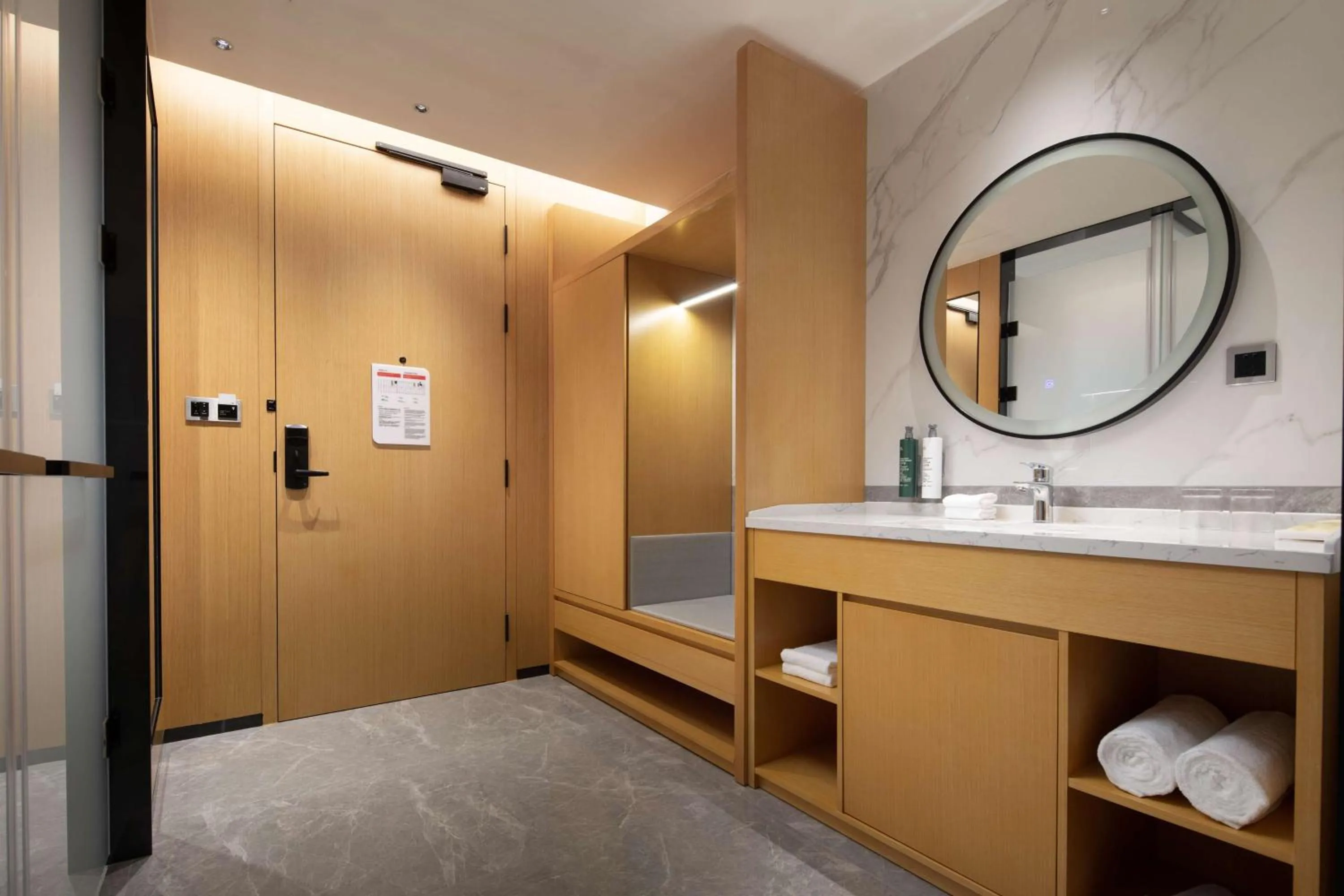 Photo of the whole room in Hilton Garden Inn Hangzhou Xiaoshan