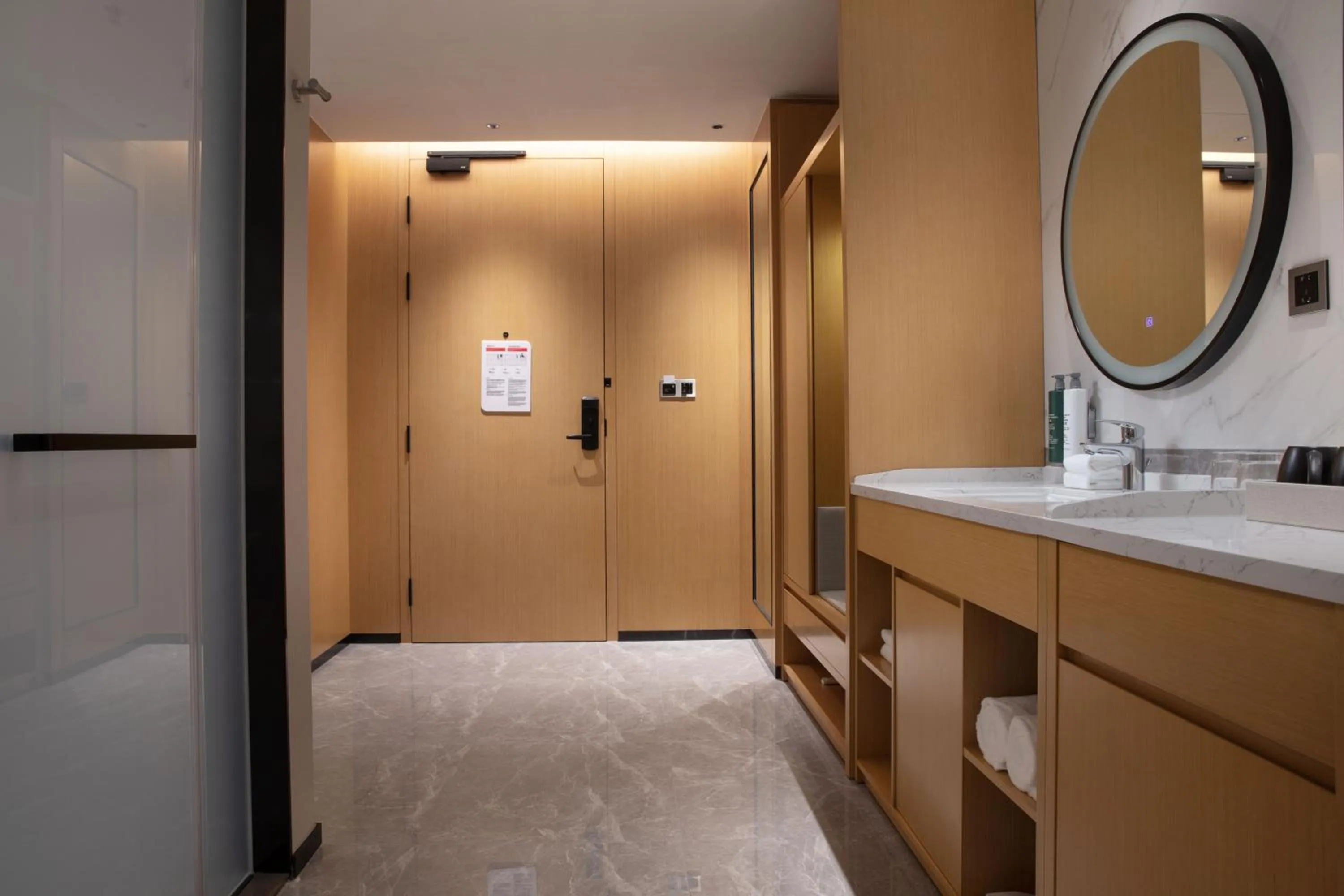 wardrobe in Hilton Garden Inn Hangzhou Xiaoshan