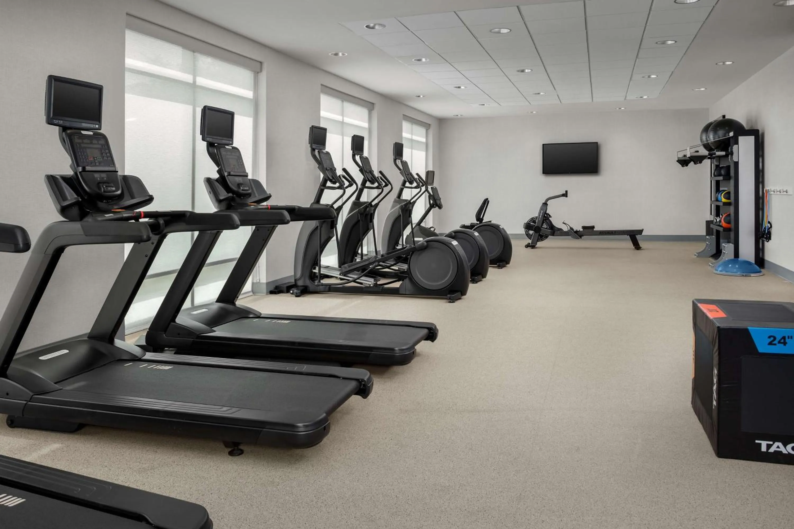 Fitness centre/facilities in Hampton Inn Orlando Southeast Nona
