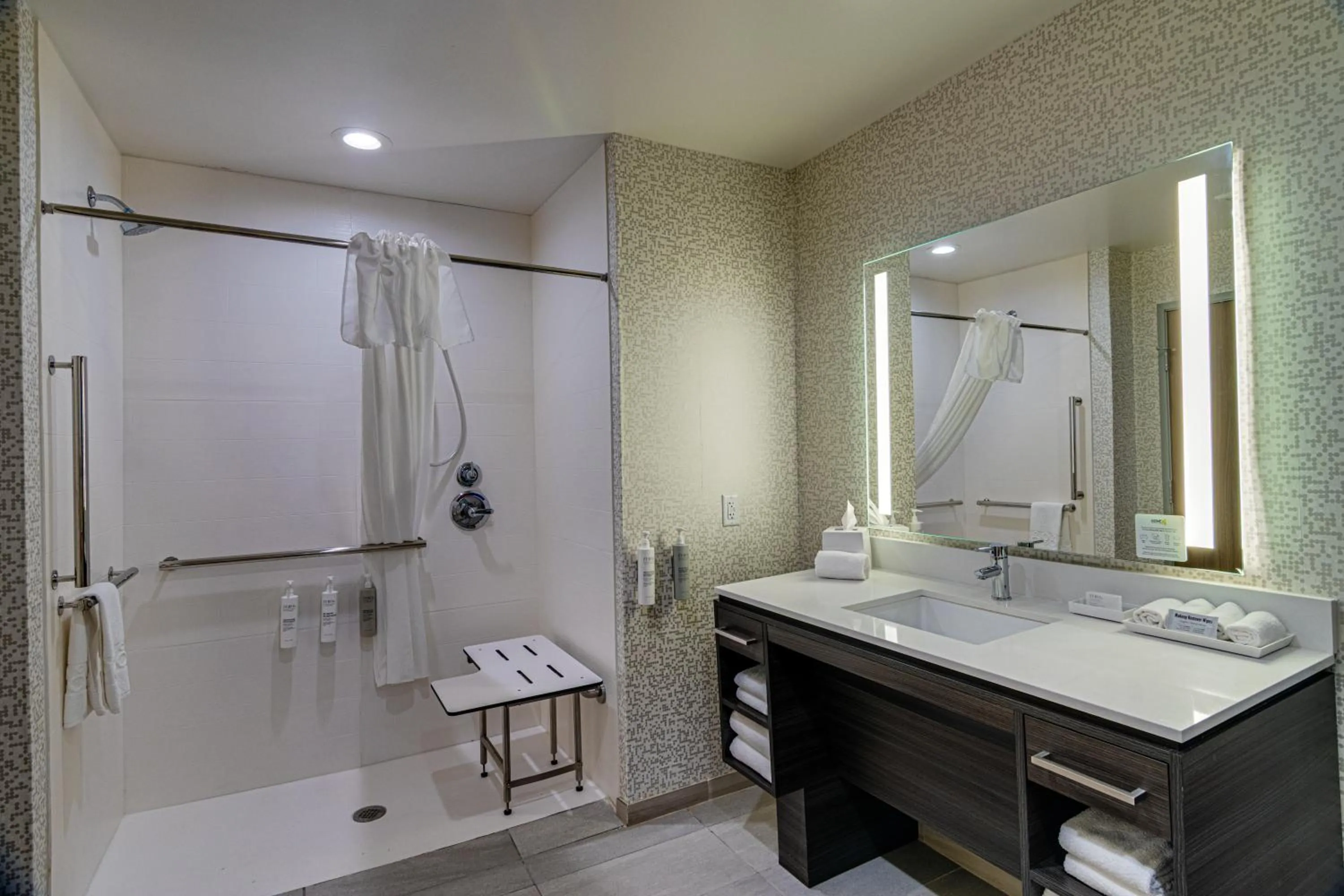Bathroom in Home2 Suites By Hilton Bolingbrook Chicago
