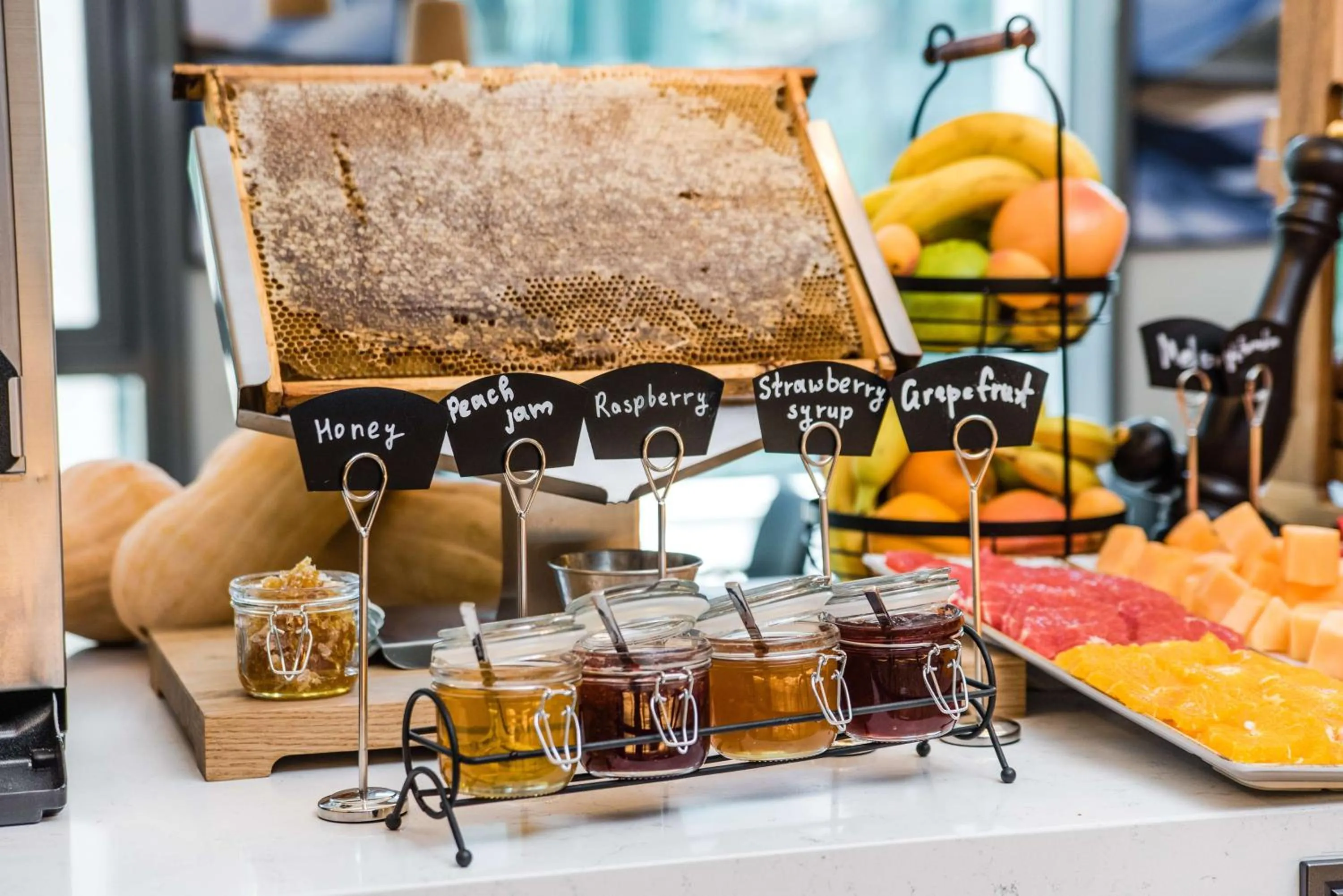 Restaurant/places to eat in Hilton Garden Inn Tbilisi Riverview