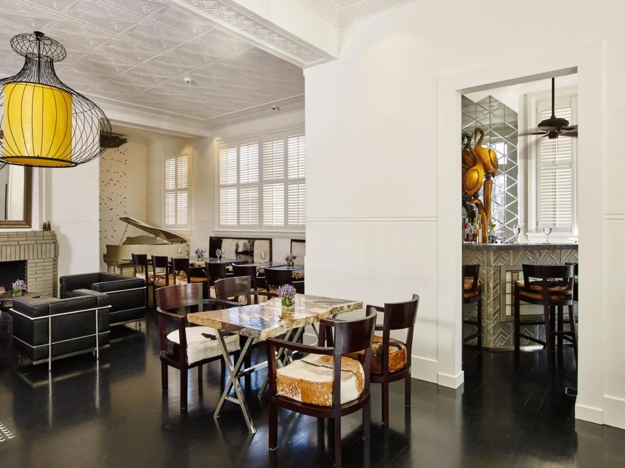 Lounge or bar in CIRCA 1936 Art Hotel