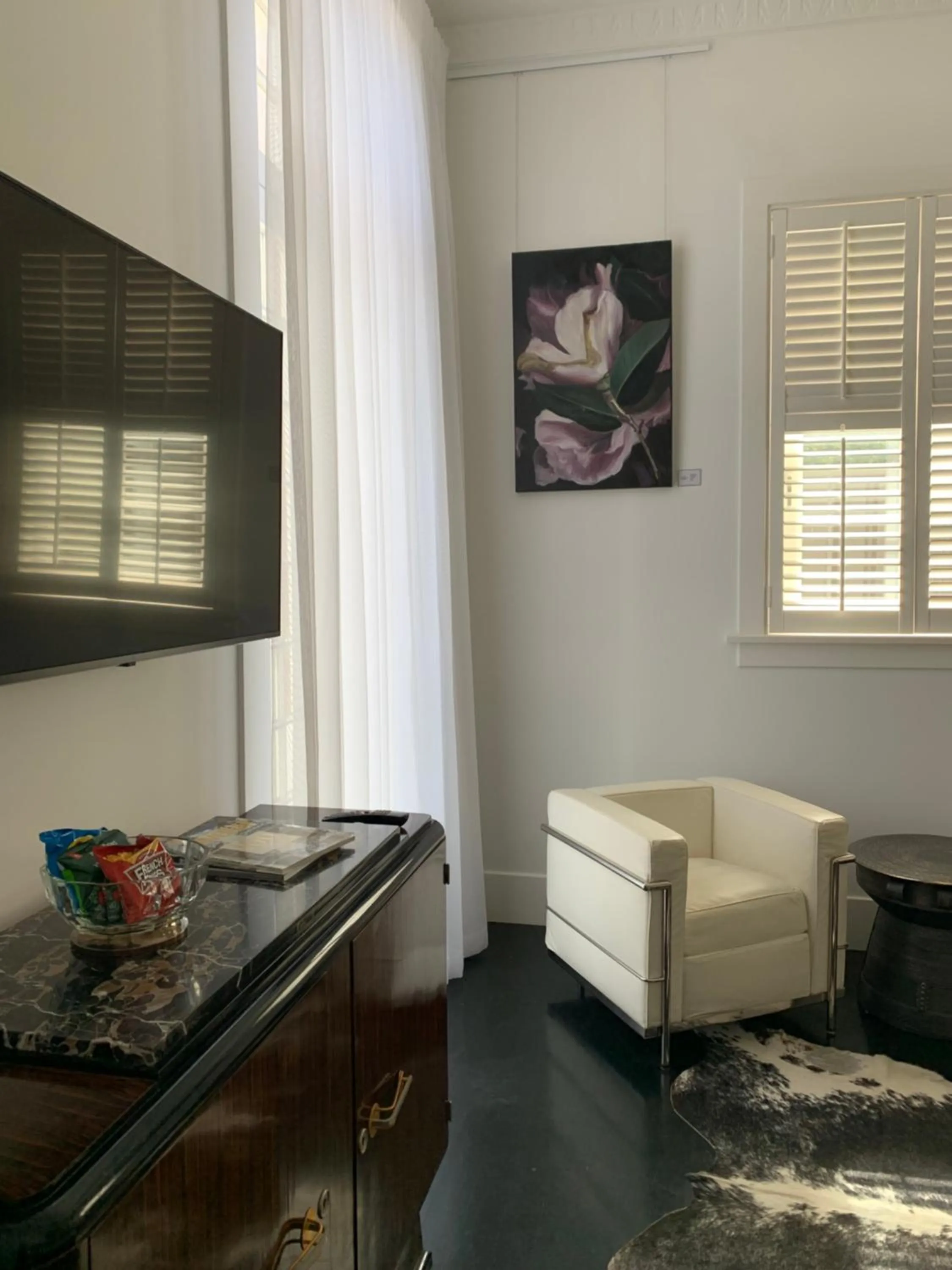 Seating area in CIRCA 1936 Art Hotel