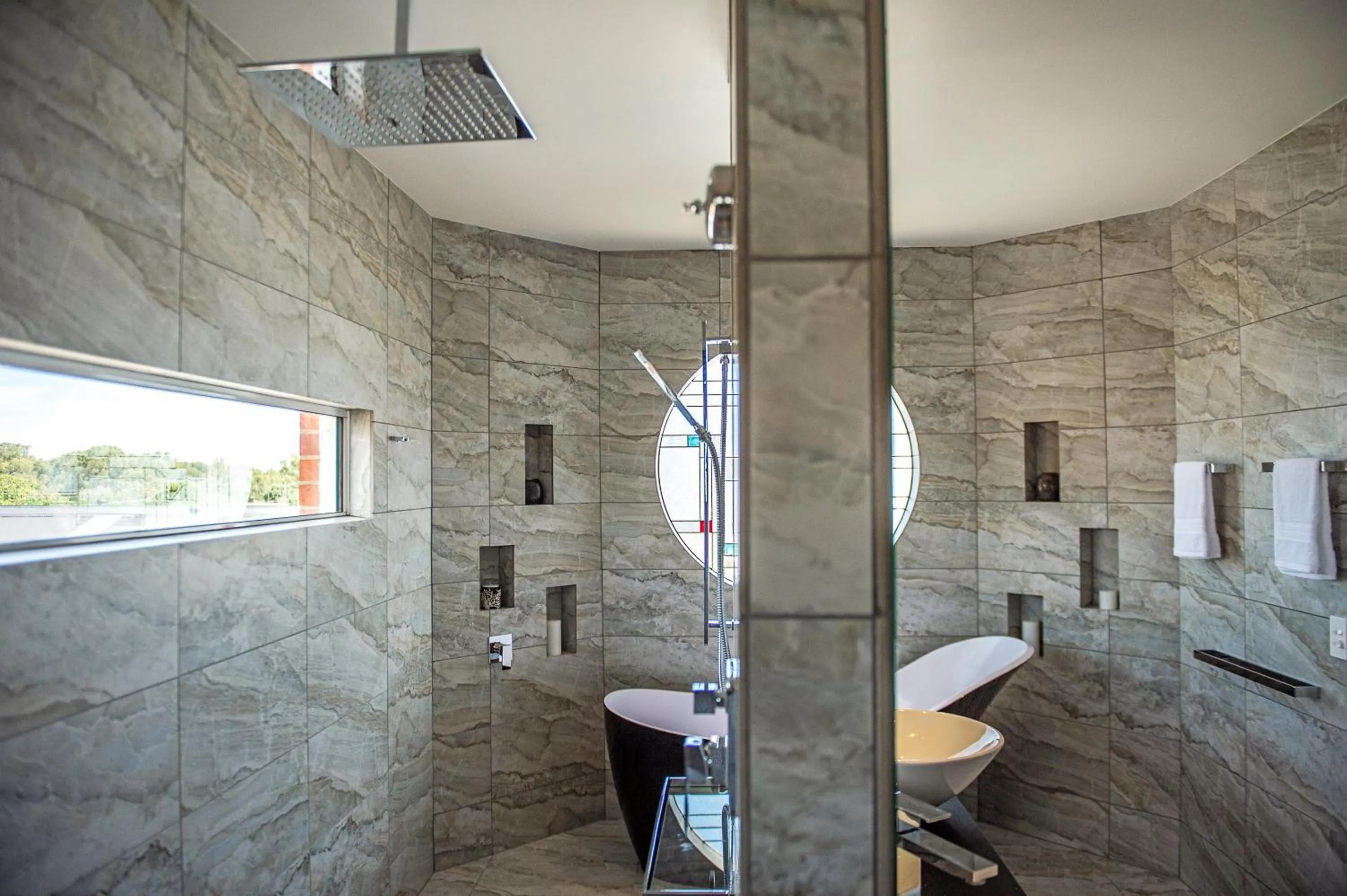 Shower in CIRCA 1936 Art Hotel