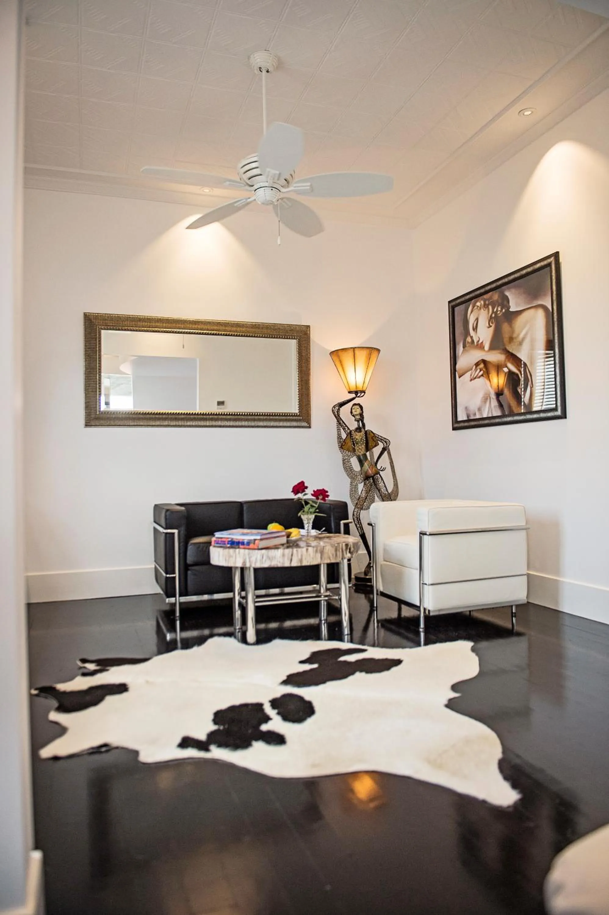 Seating area in CIRCA 1936 Art Hotel