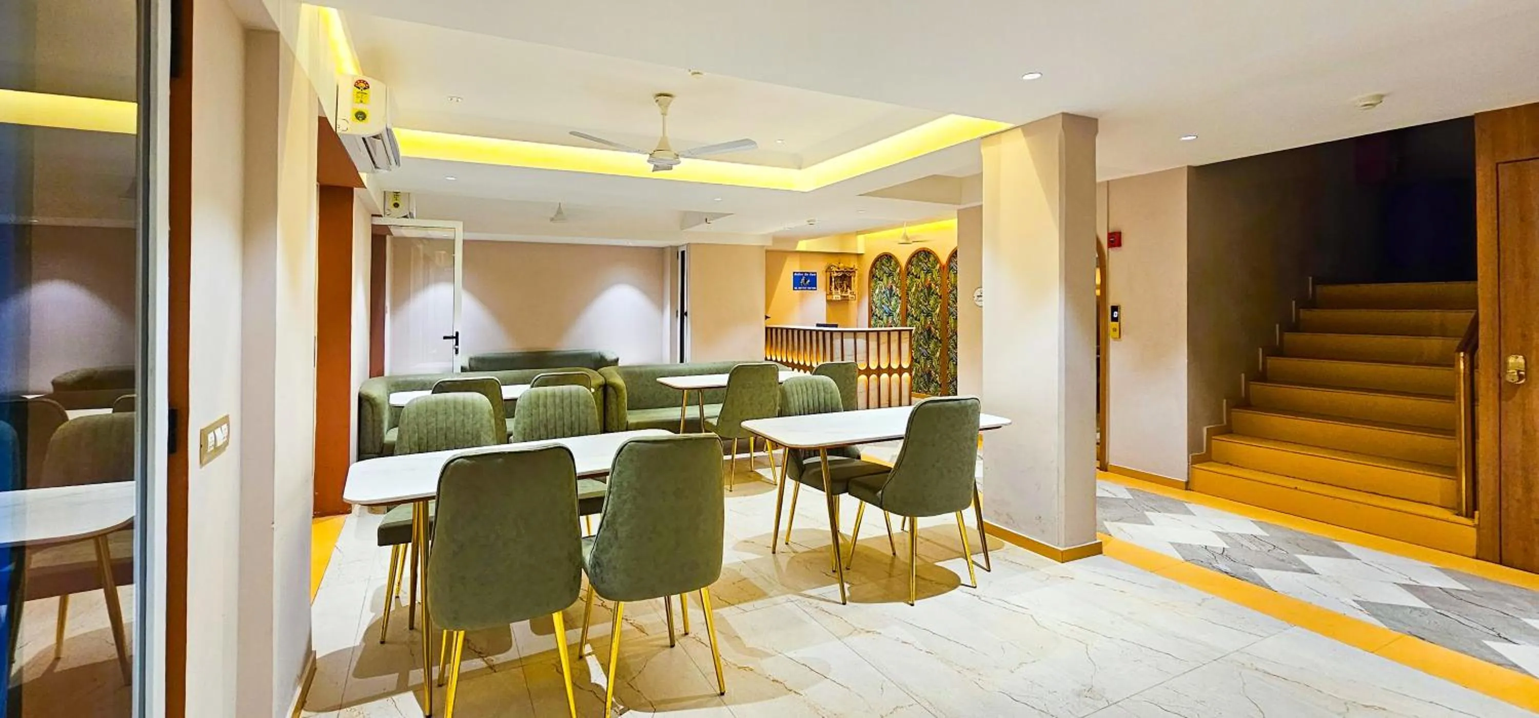 Restaurant/places to eat in Hotel Nova Bliss