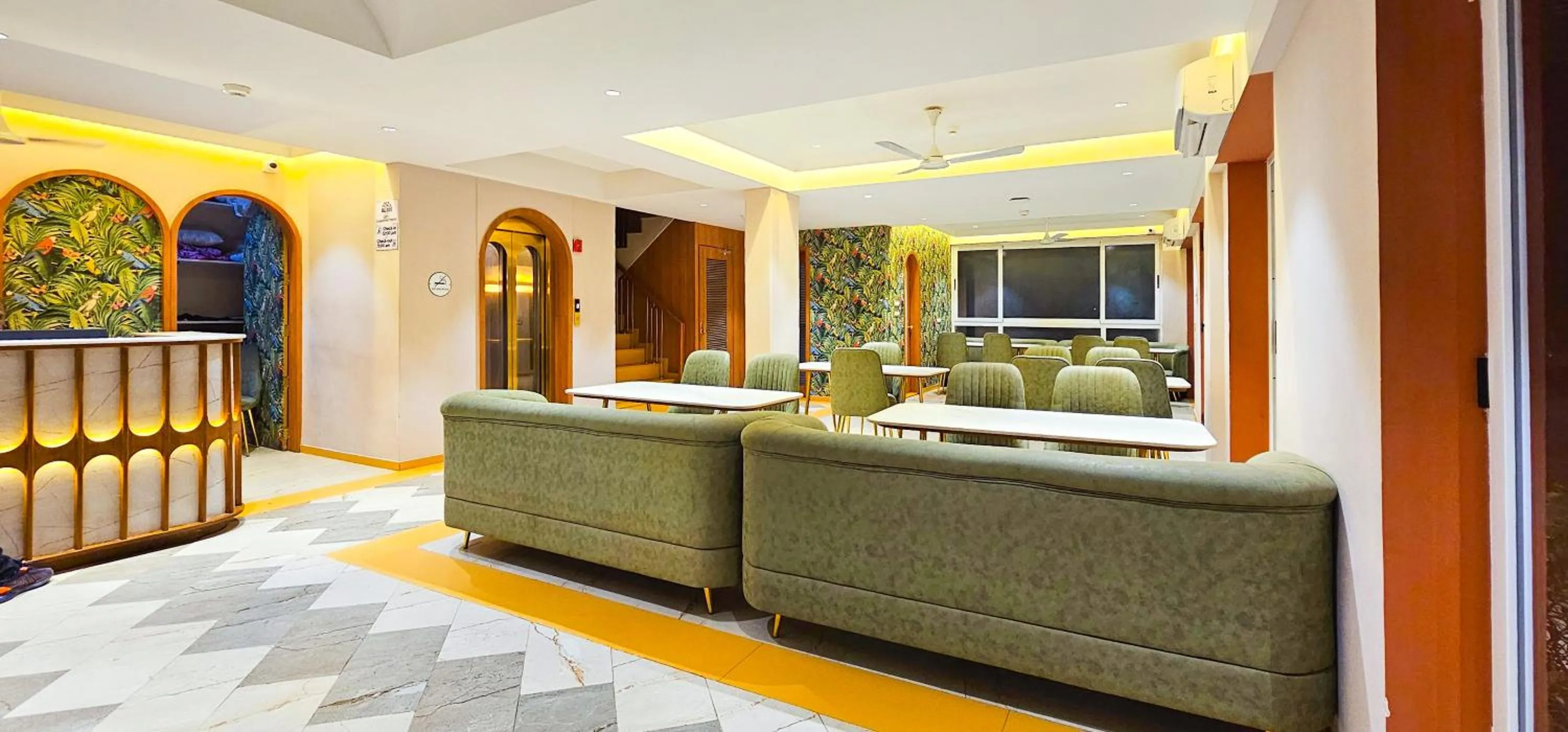 Restaurant/places to eat in Hotel Nova Bliss