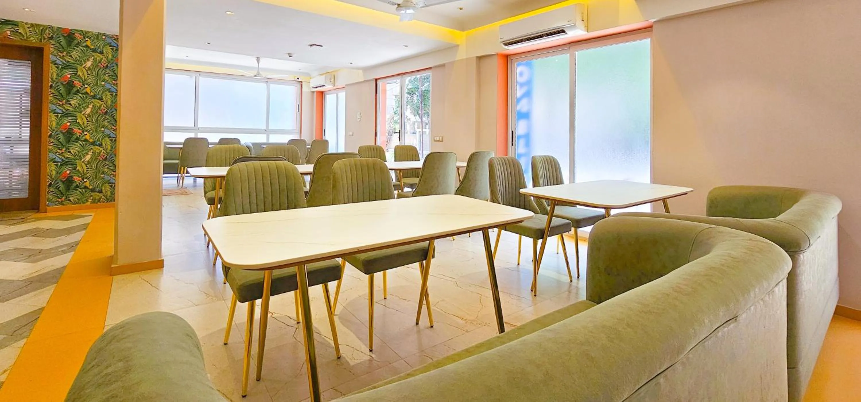 Restaurant/places to eat in Hotel Nova Bliss