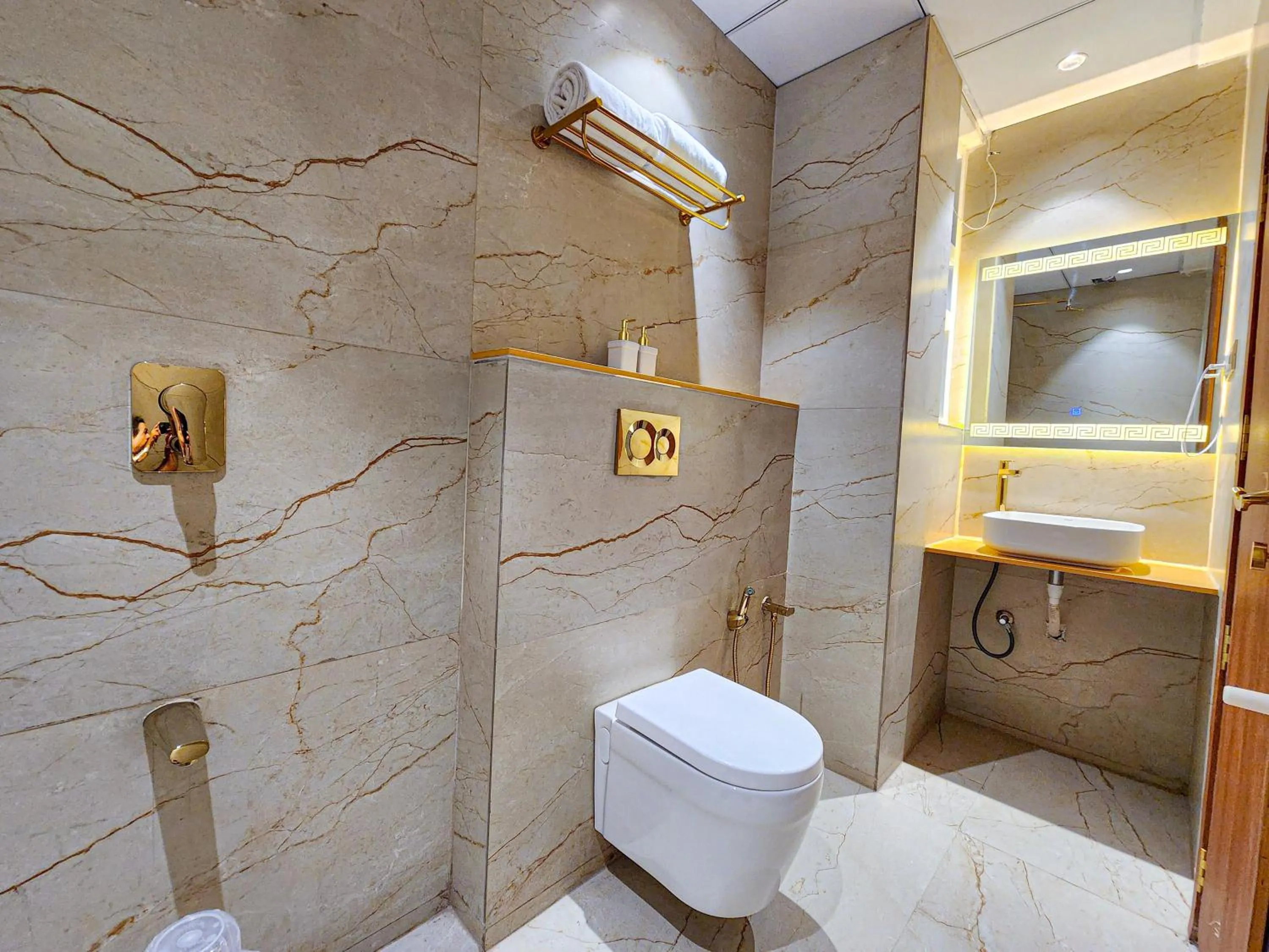 Shower in Hotel Nova Bliss