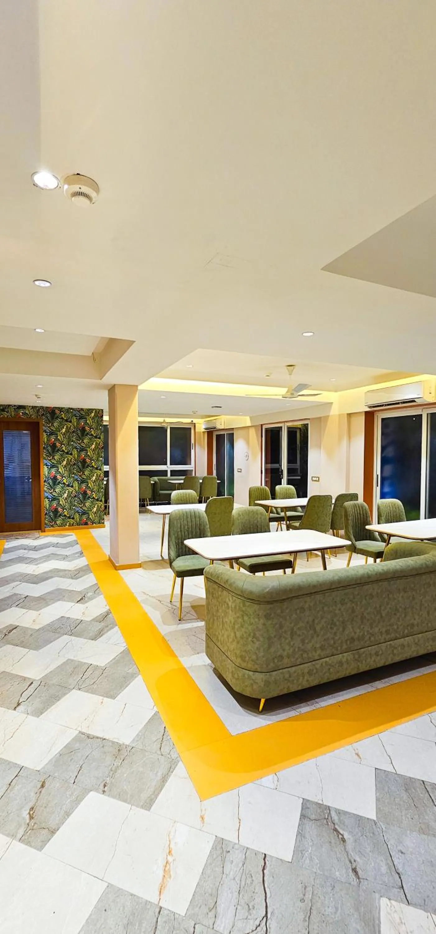 Restaurant/places to eat in Hotel Nova Bliss