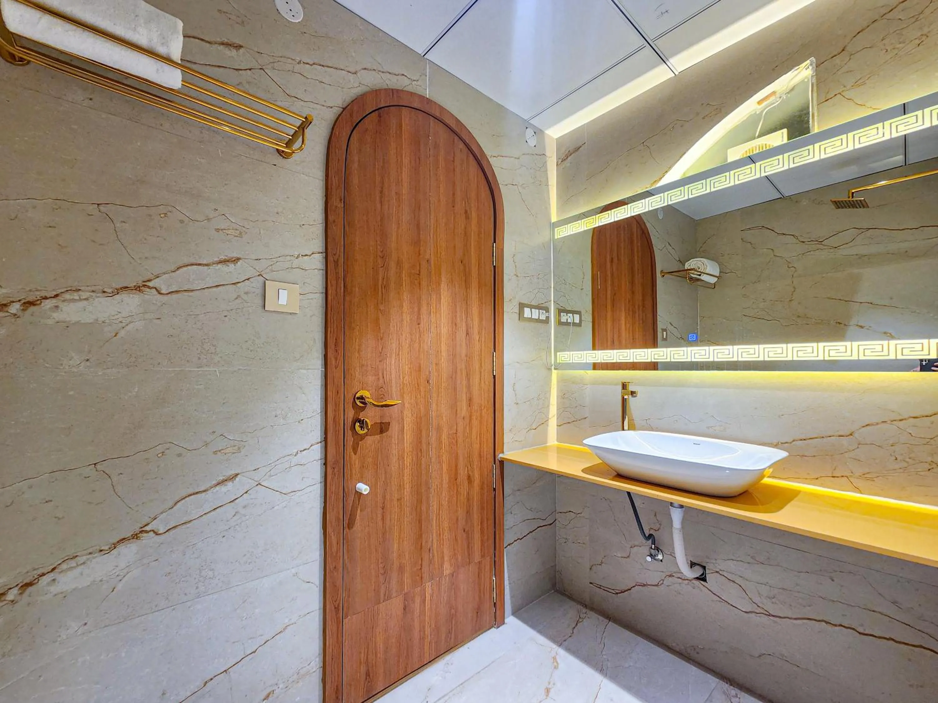 Shower in Hotel Nova Bliss