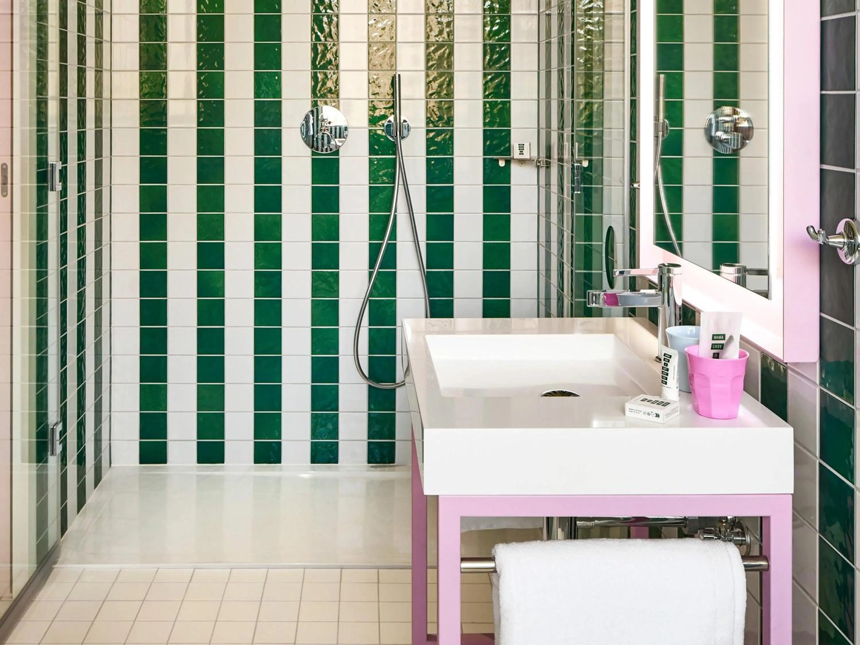 Bedroom in Mama Shelter Dijon