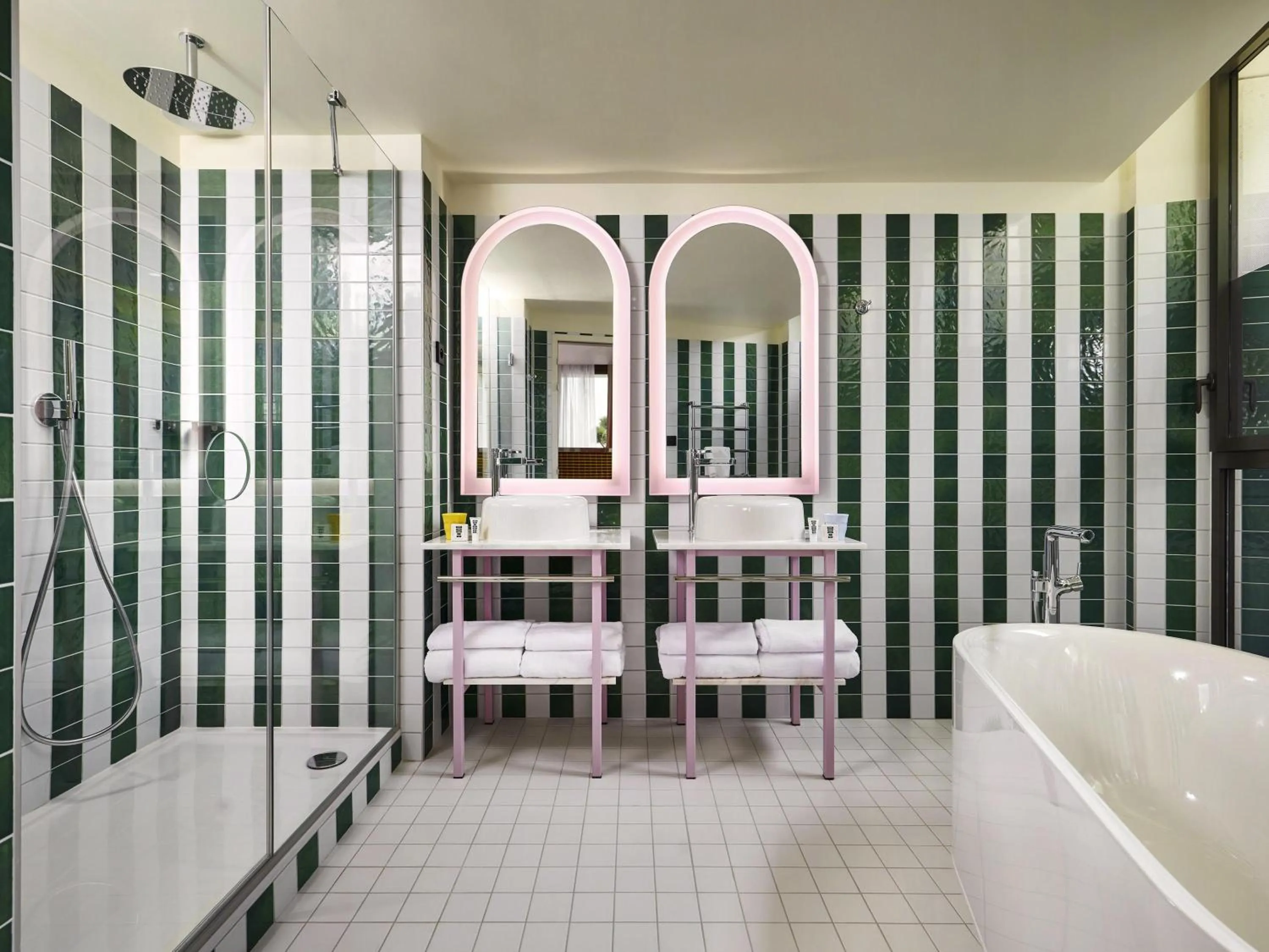 Bedroom in Mama Shelter Dijon