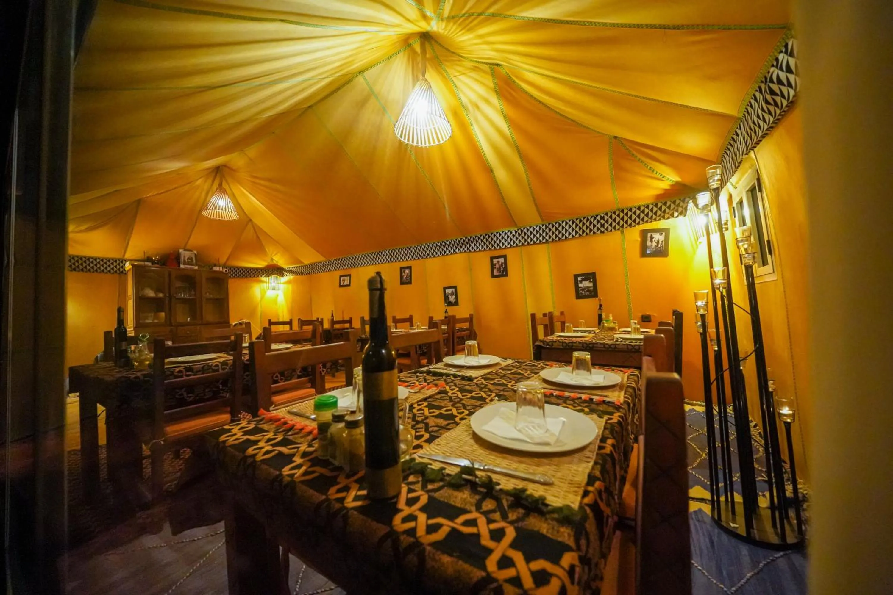 Restaurant/places to eat, Bed in Horaz Merzouga Camp