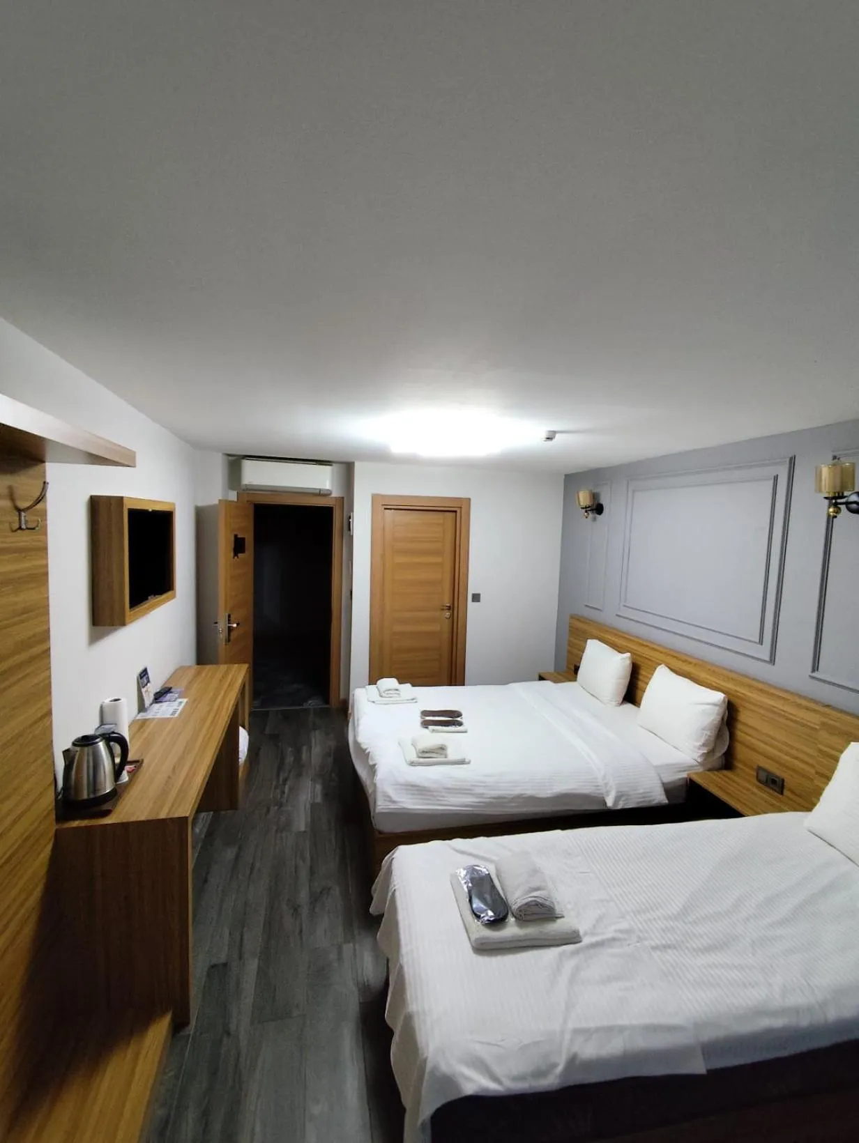 Bedroom, Bed in Waves hotel