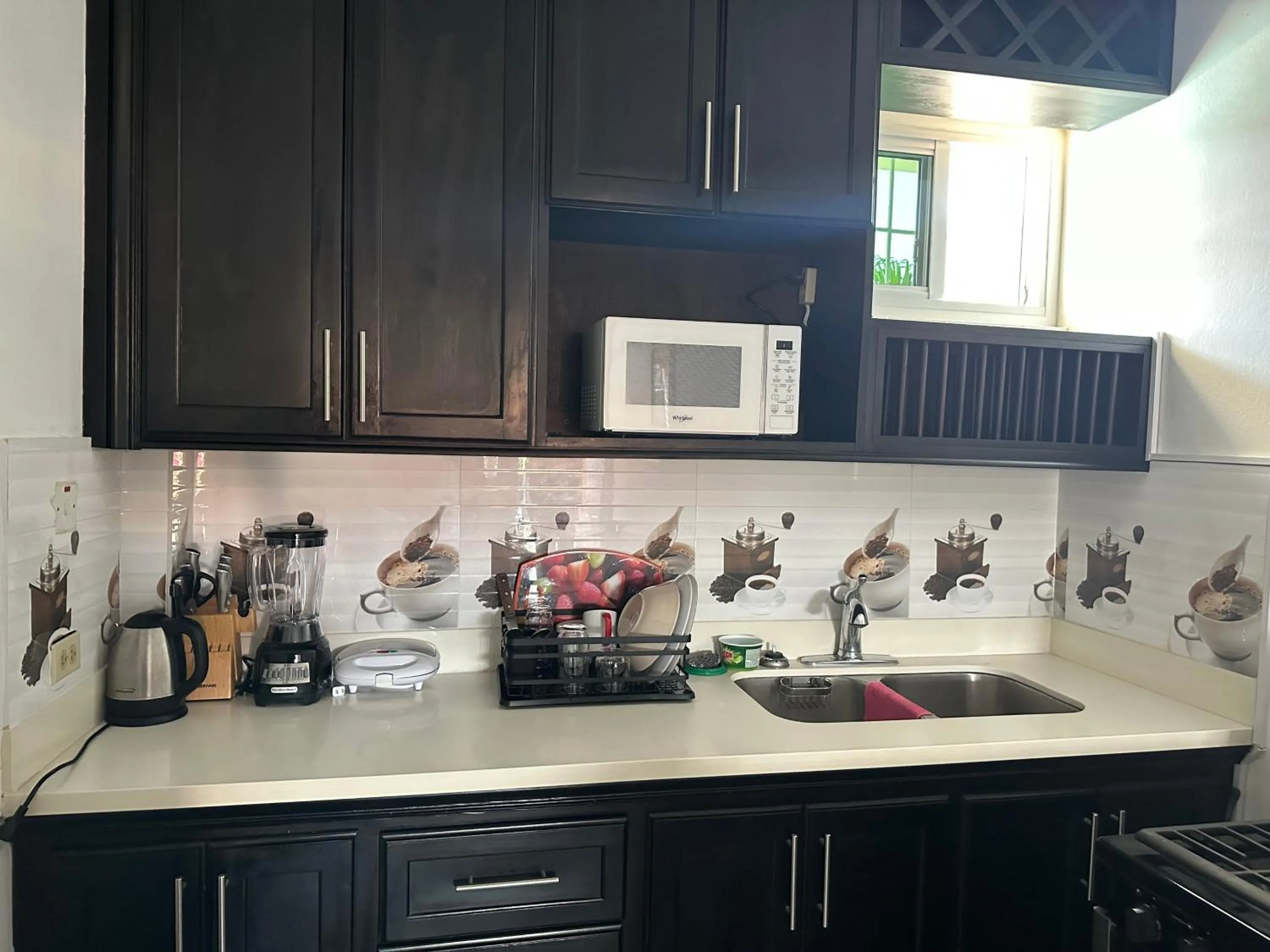 Kitchen or kitchenette in Sleeps2 - Private Pool - King Bed - AirCon