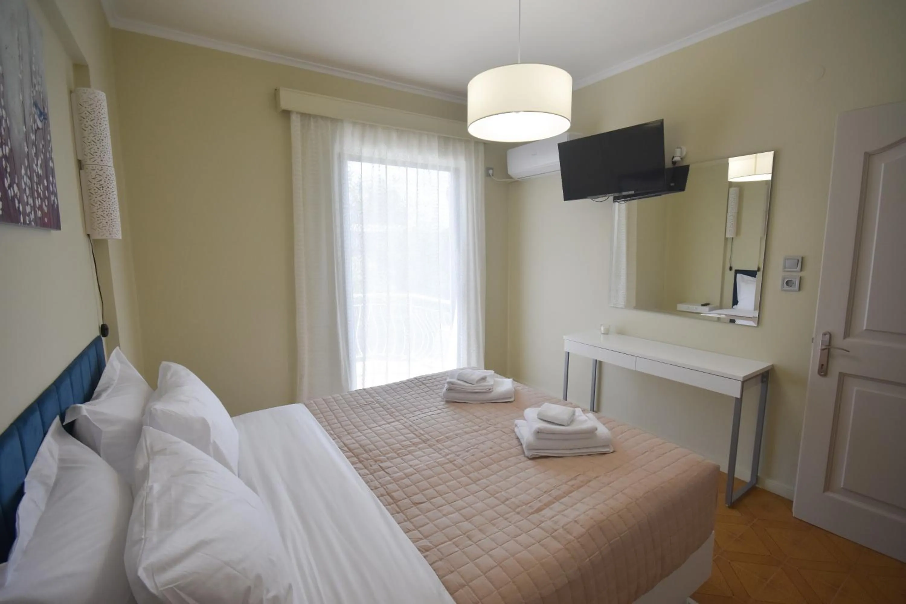 Bed in K&C Rooms- Apartments