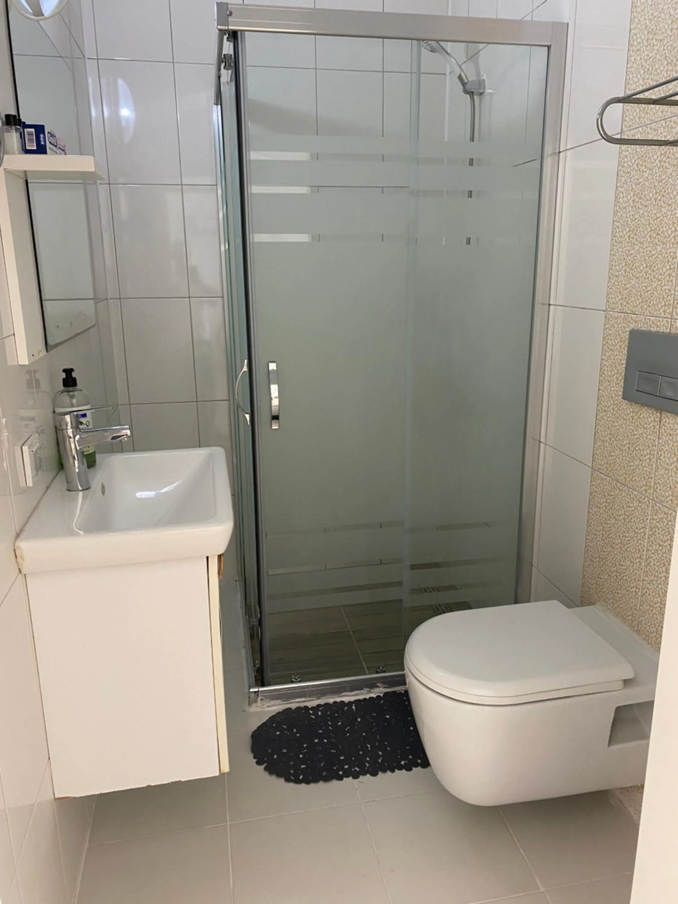 Shower in AKBÜK Palace Resıdence